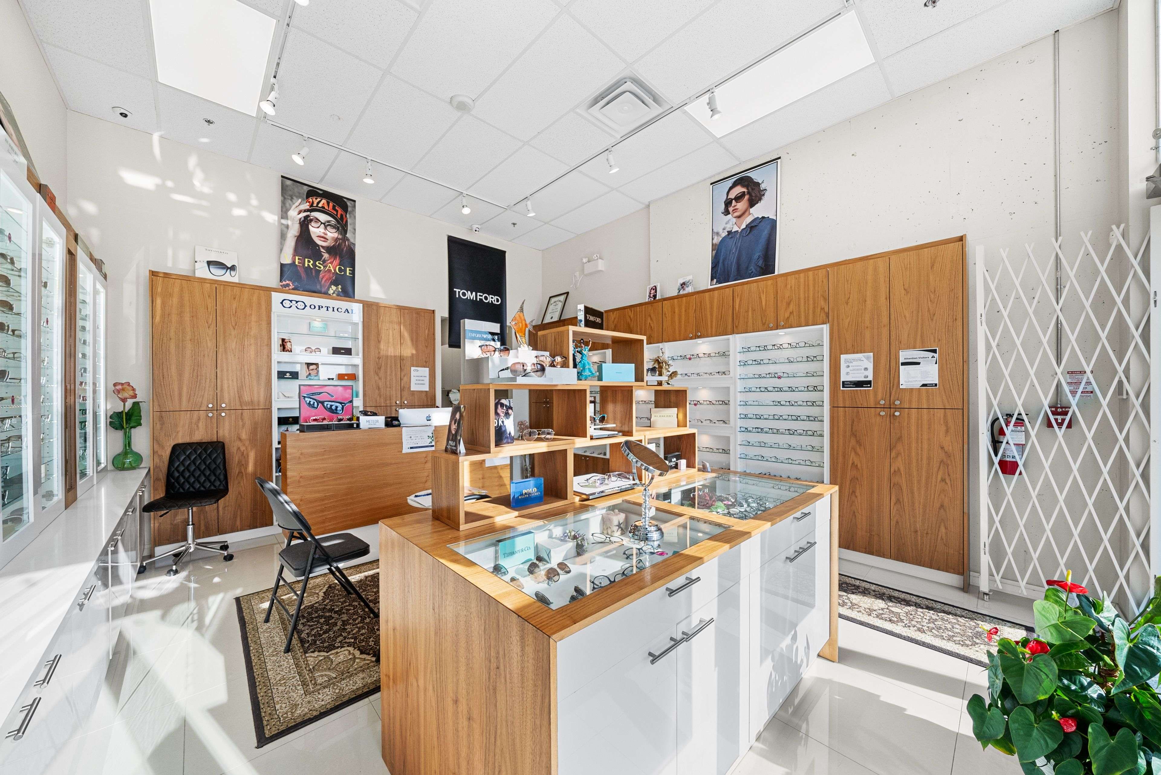 Richmond Hill, ON L4C 1V6,9610 Yonge ST #B10