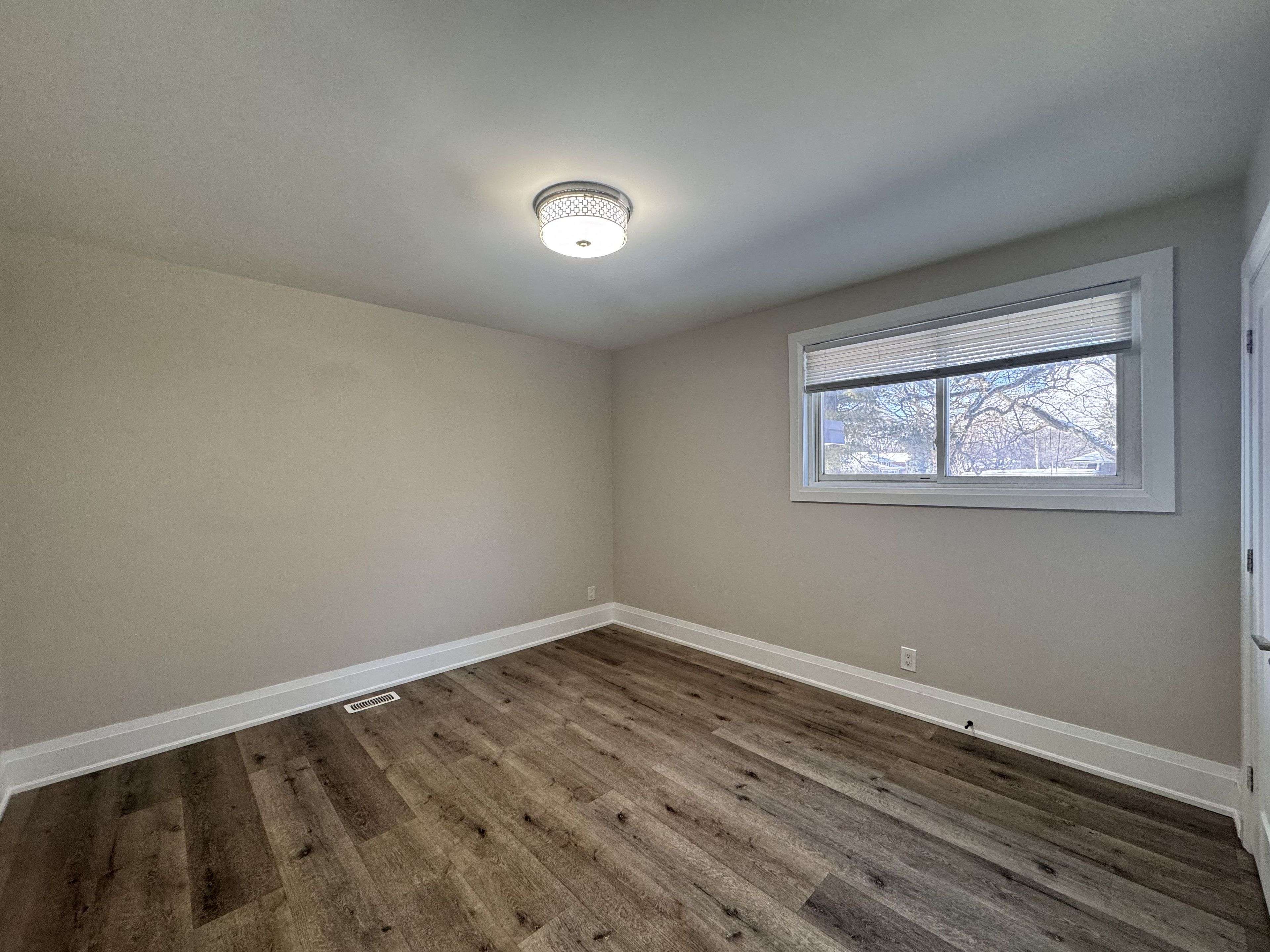 Hamilton, ON L9C 3P3,324 WEST 5TH ST