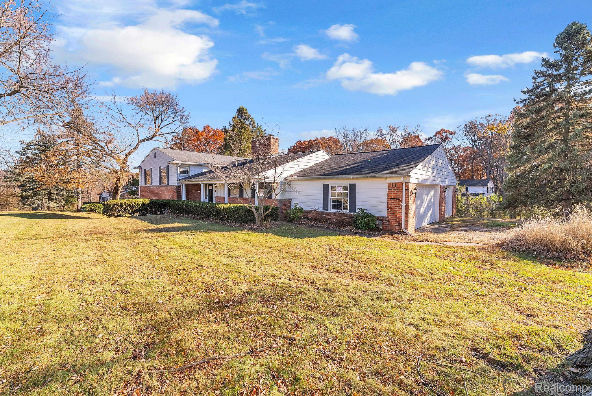 Bloomfield Hills, MI 48302,4265 Pine Tree TRL