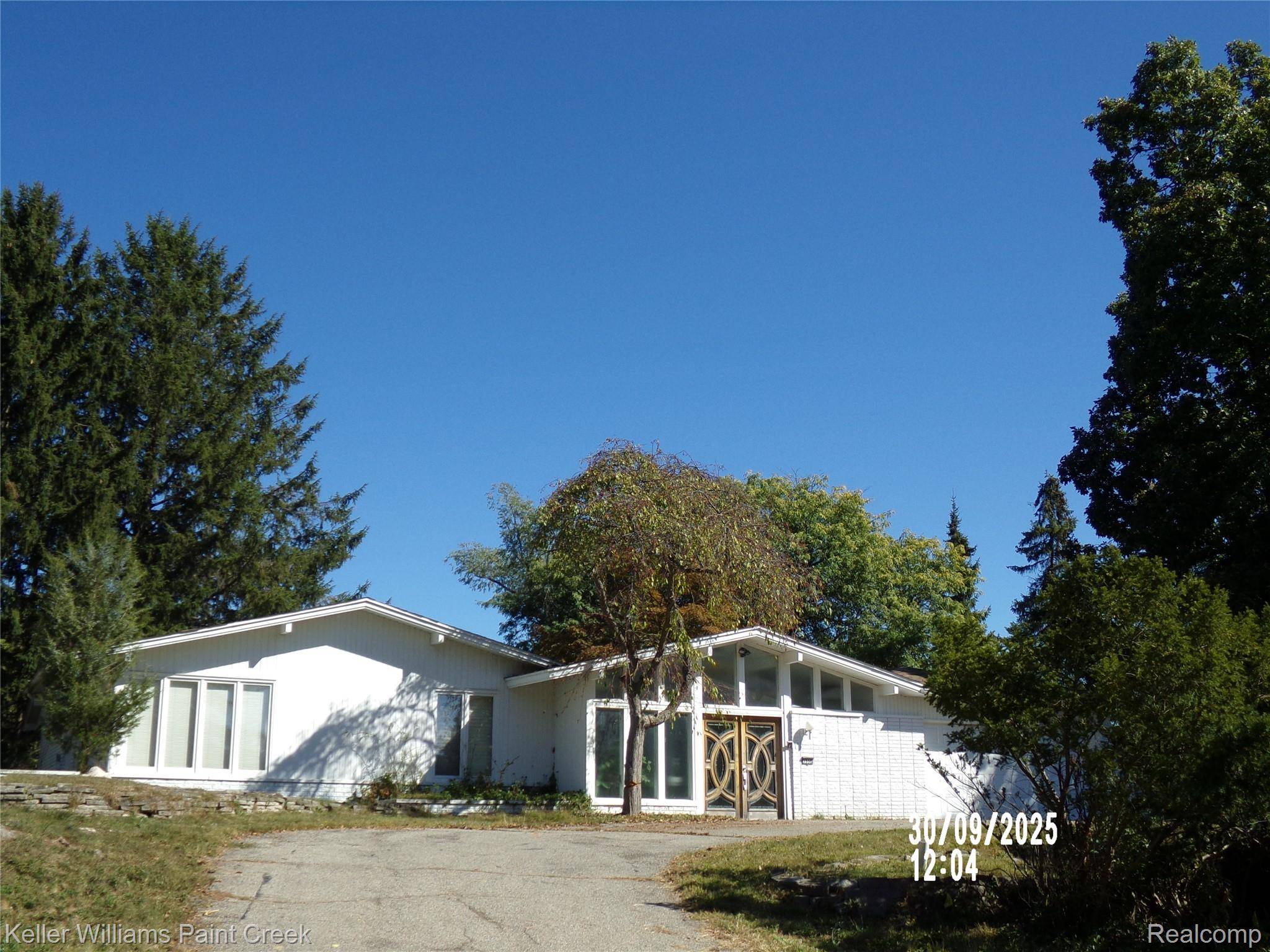 West Bloomfield, MI 48323,3352 Bloomfield Shore DR