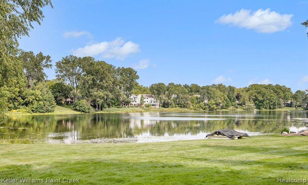 West Bloomfield, MI 48323,3352 Bloomfield Shore DR