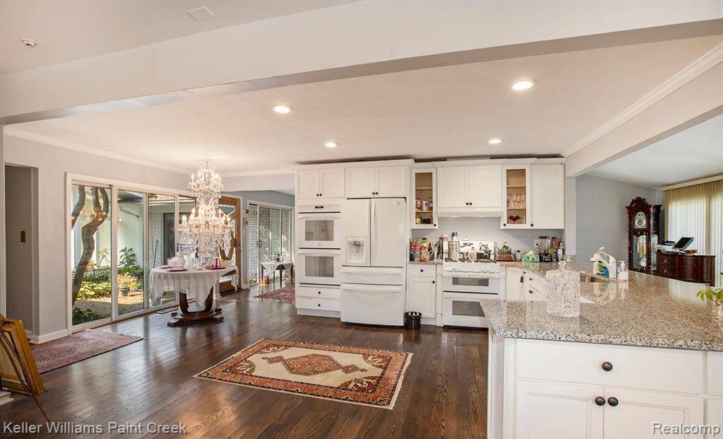 West Bloomfield, MI 48323,3352 Bloomfield Shore DR