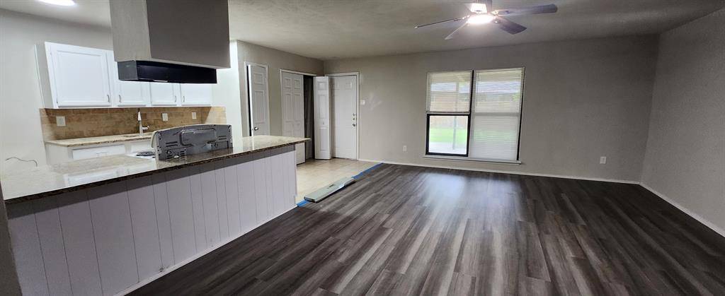 The Colony, TX 75056,5324 Young Drive