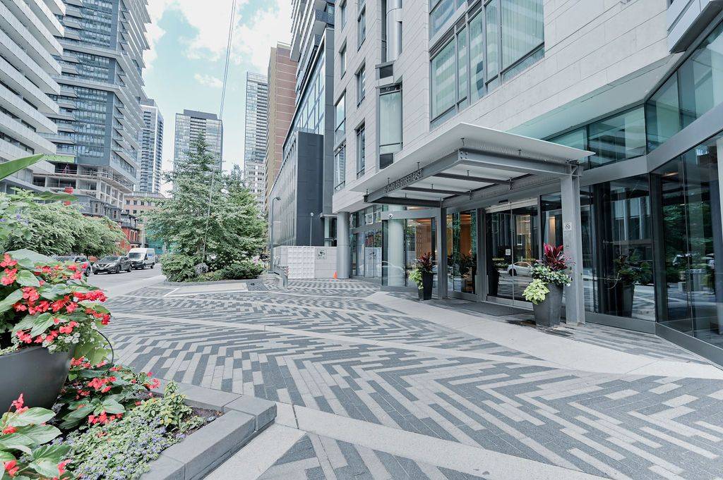 Toronto C08, ON M4Y 0B8,45 Charles ST E #512