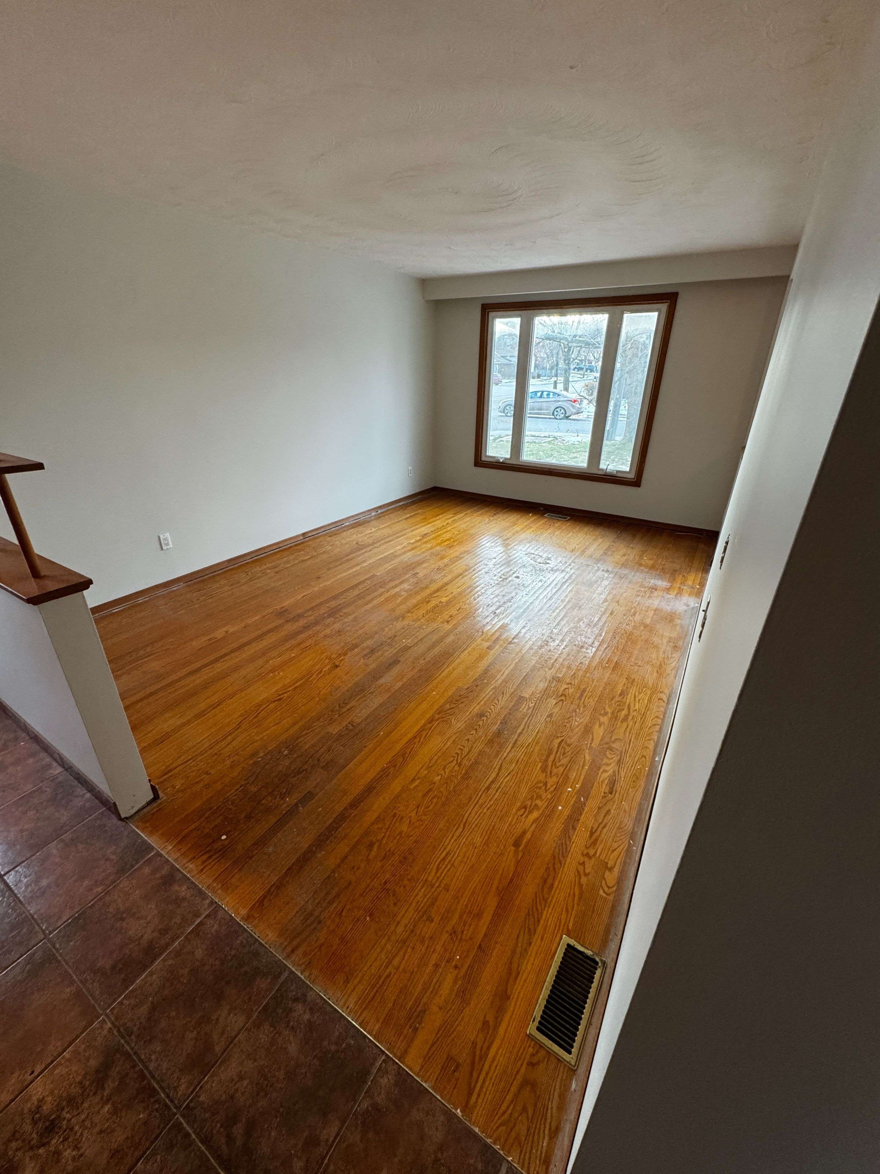 Hamilton, ON L8K 5W2,2 Country Club DR