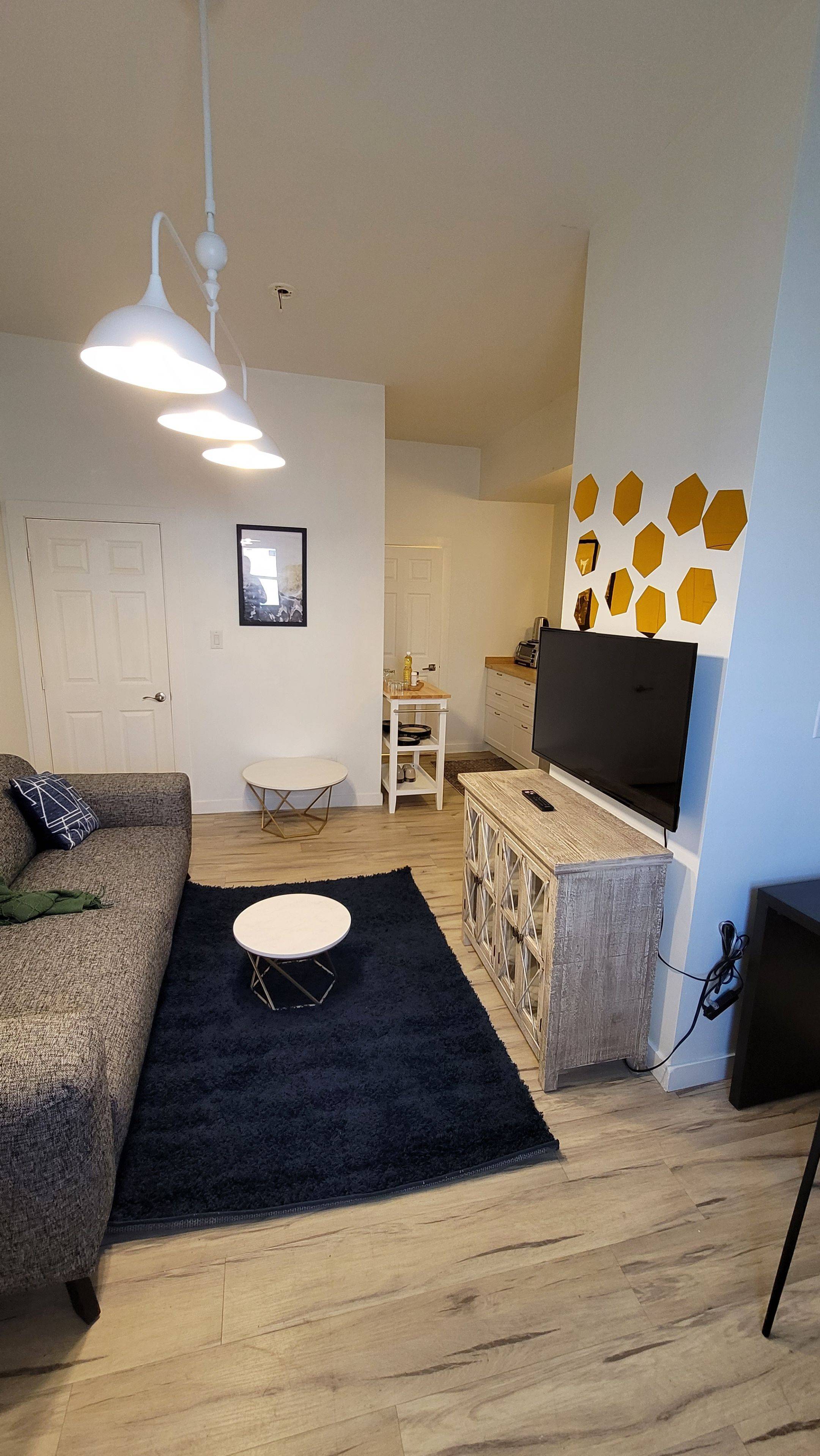 Hamilton, ON L8R 1E5,212 Wilson ST #1