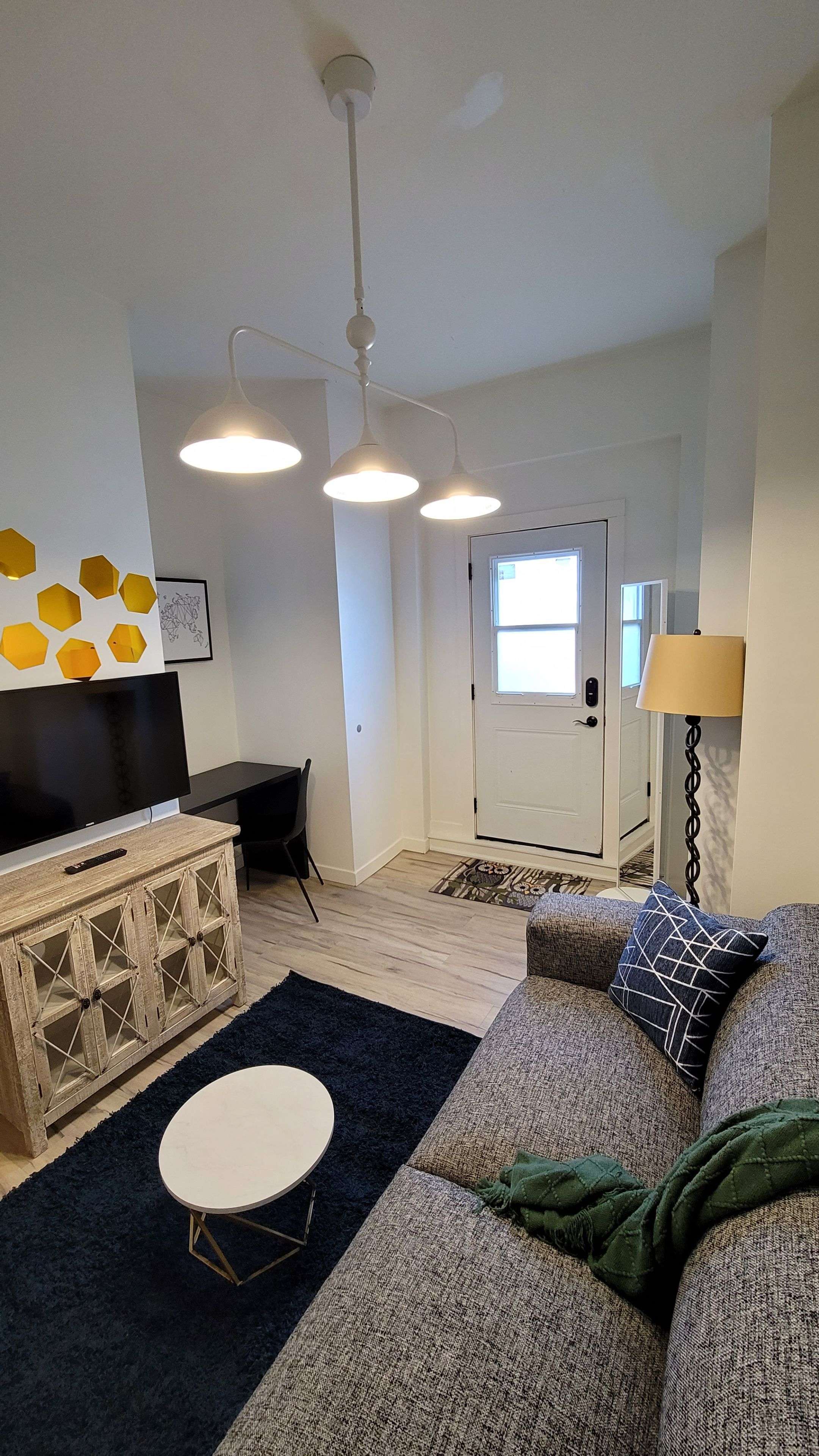 Hamilton, ON L8R 1E5,212 Wilson ST #1