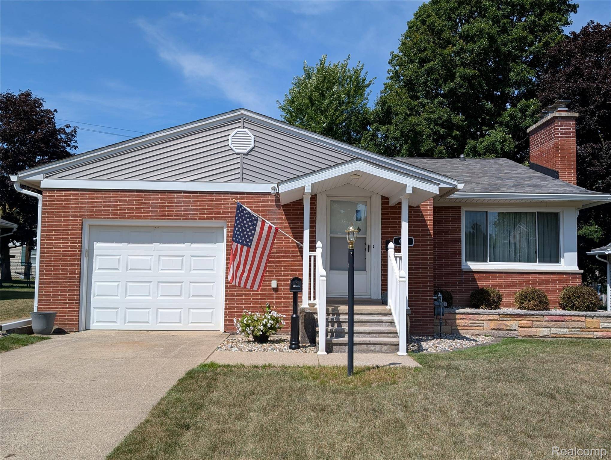 Bad Axe, MI 48413,411 Cleveland ST