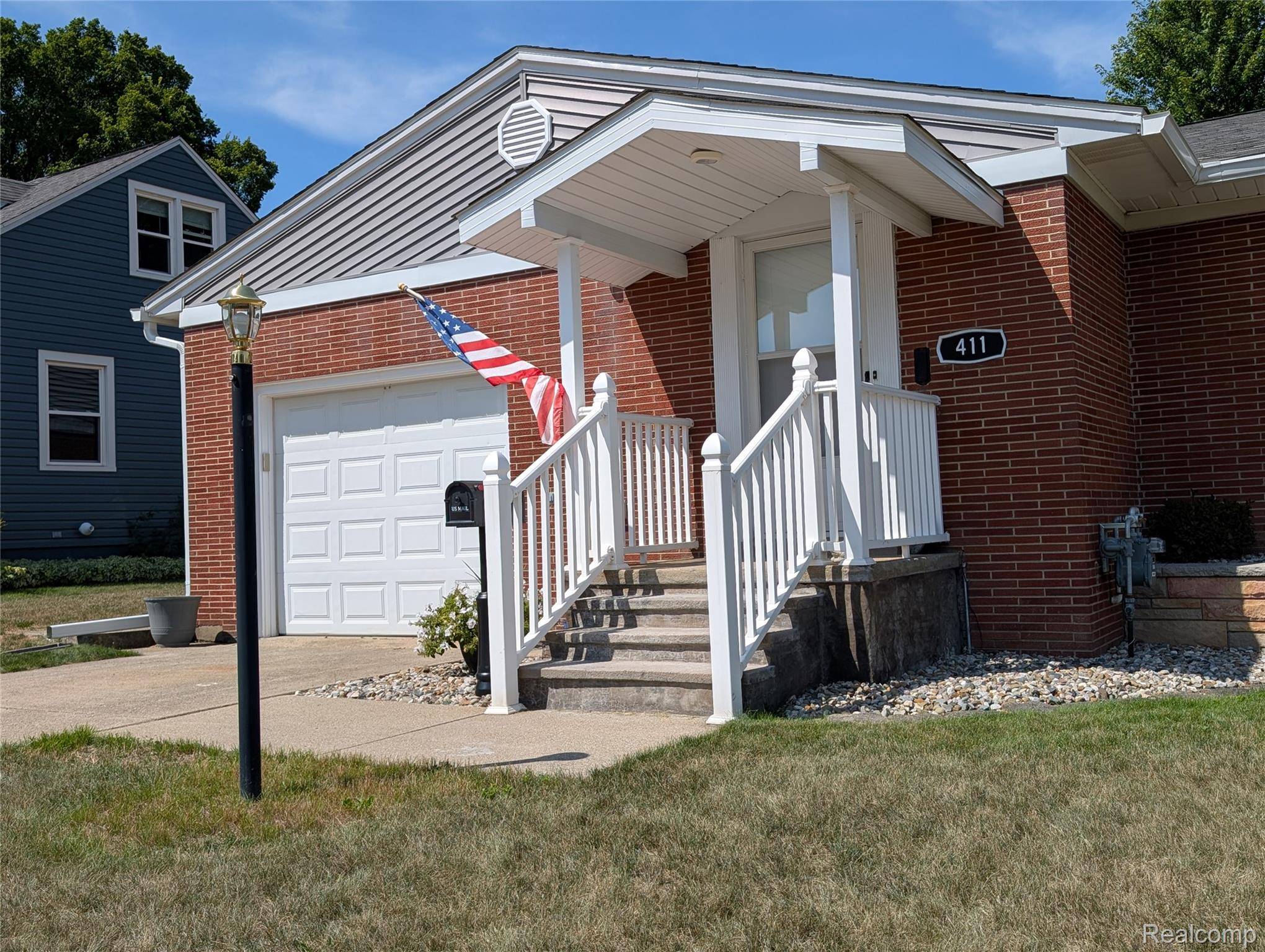 Bad Axe, MI 48413,411 Cleveland ST