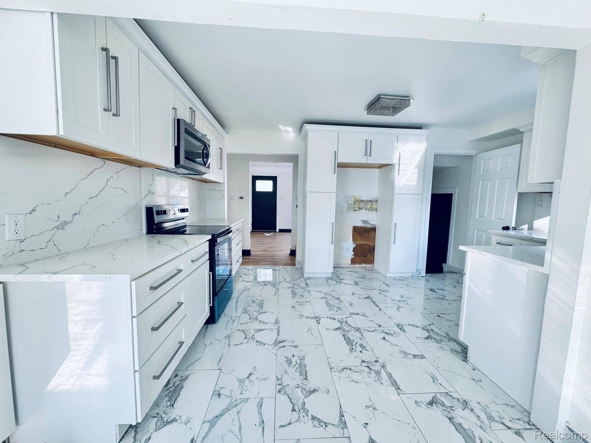 Dearborn Heights, MI 48125,25715 W Hills DR