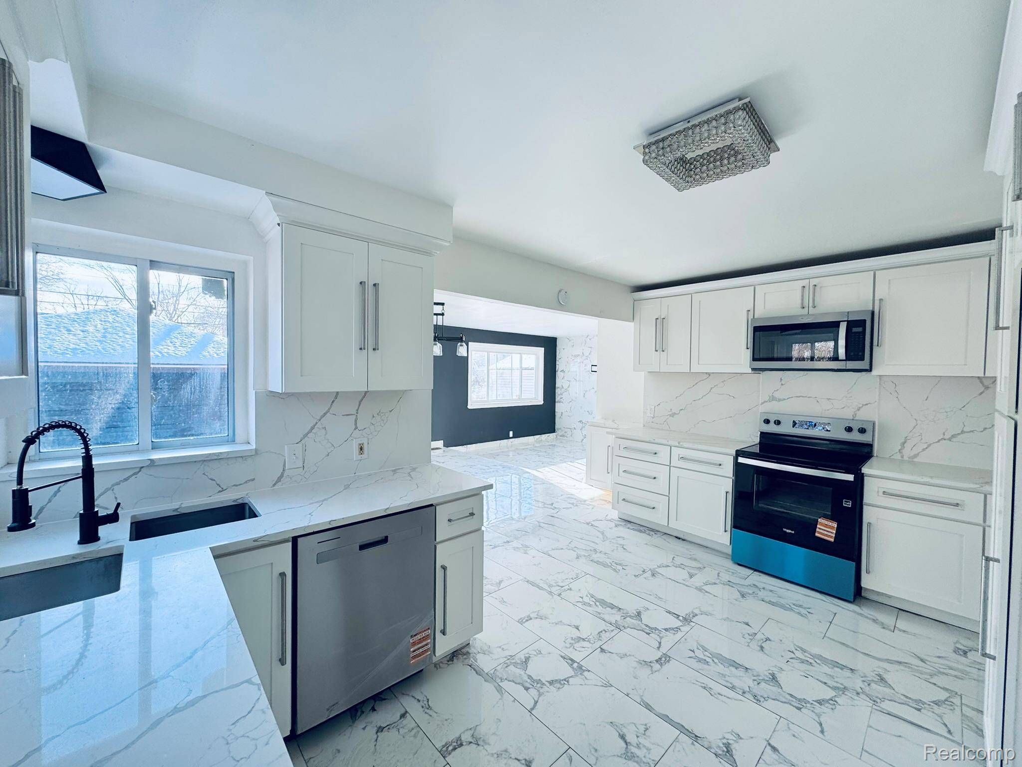 Dearborn Heights, MI 48125,25715 W Hills DR