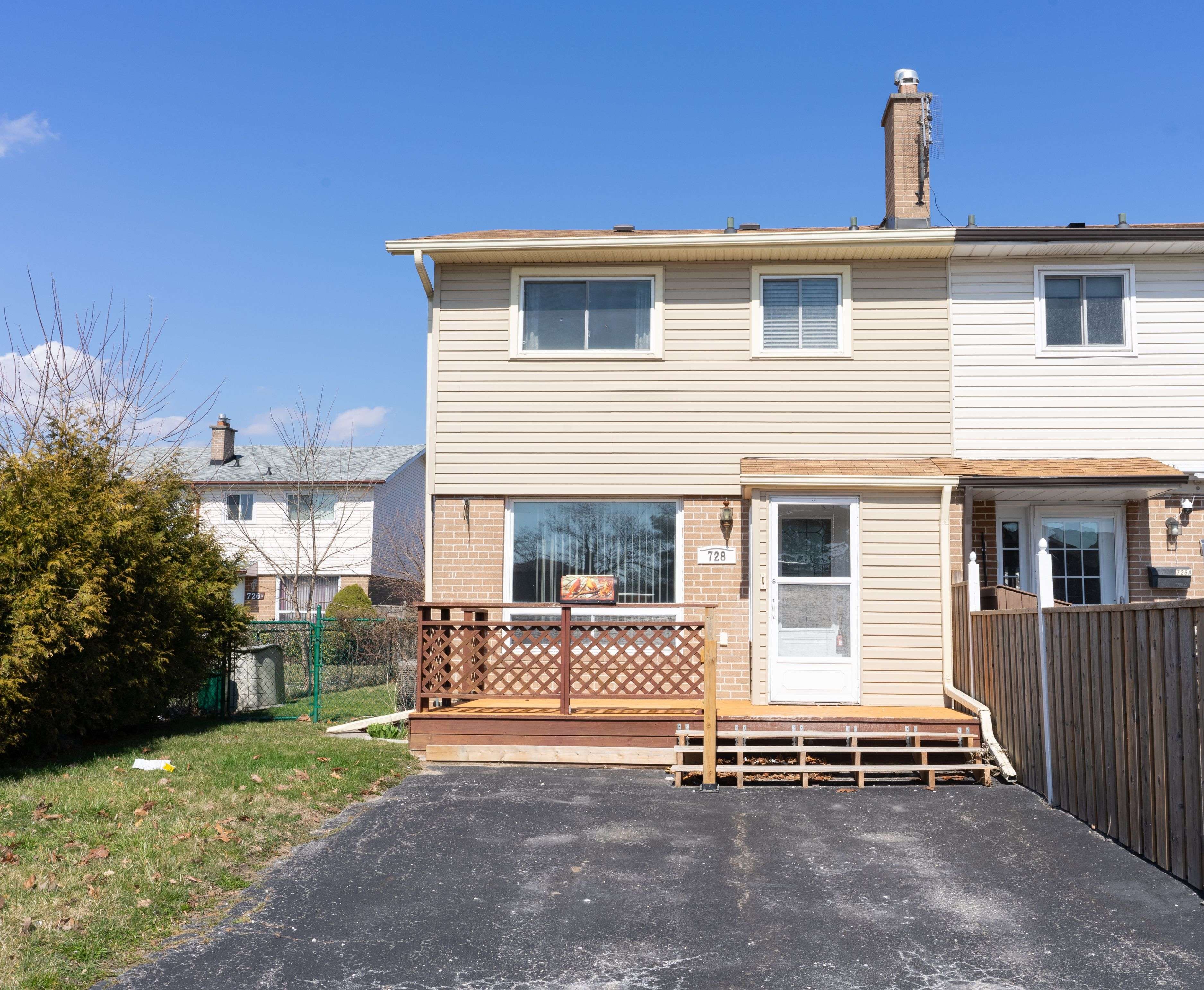Pickering, ON L1W 1G3,728 Krosno BLVD