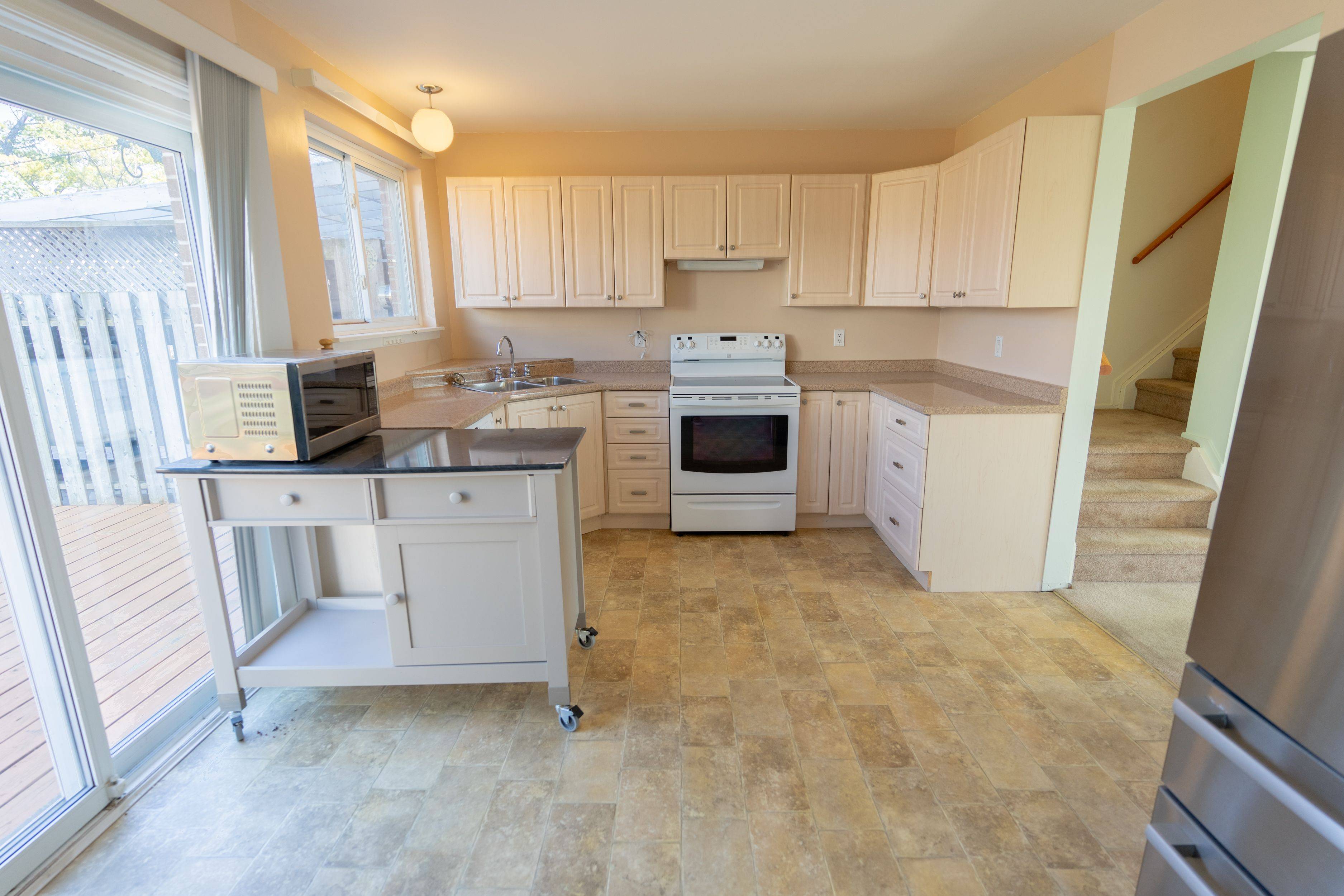 Pickering, ON L1W 1G3,728 Krosno BLVD