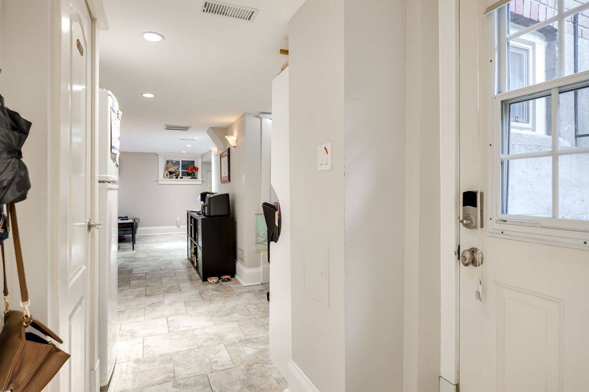 Toronto E03, ON M4K 2Y1,117 Jackman AVE #Basement