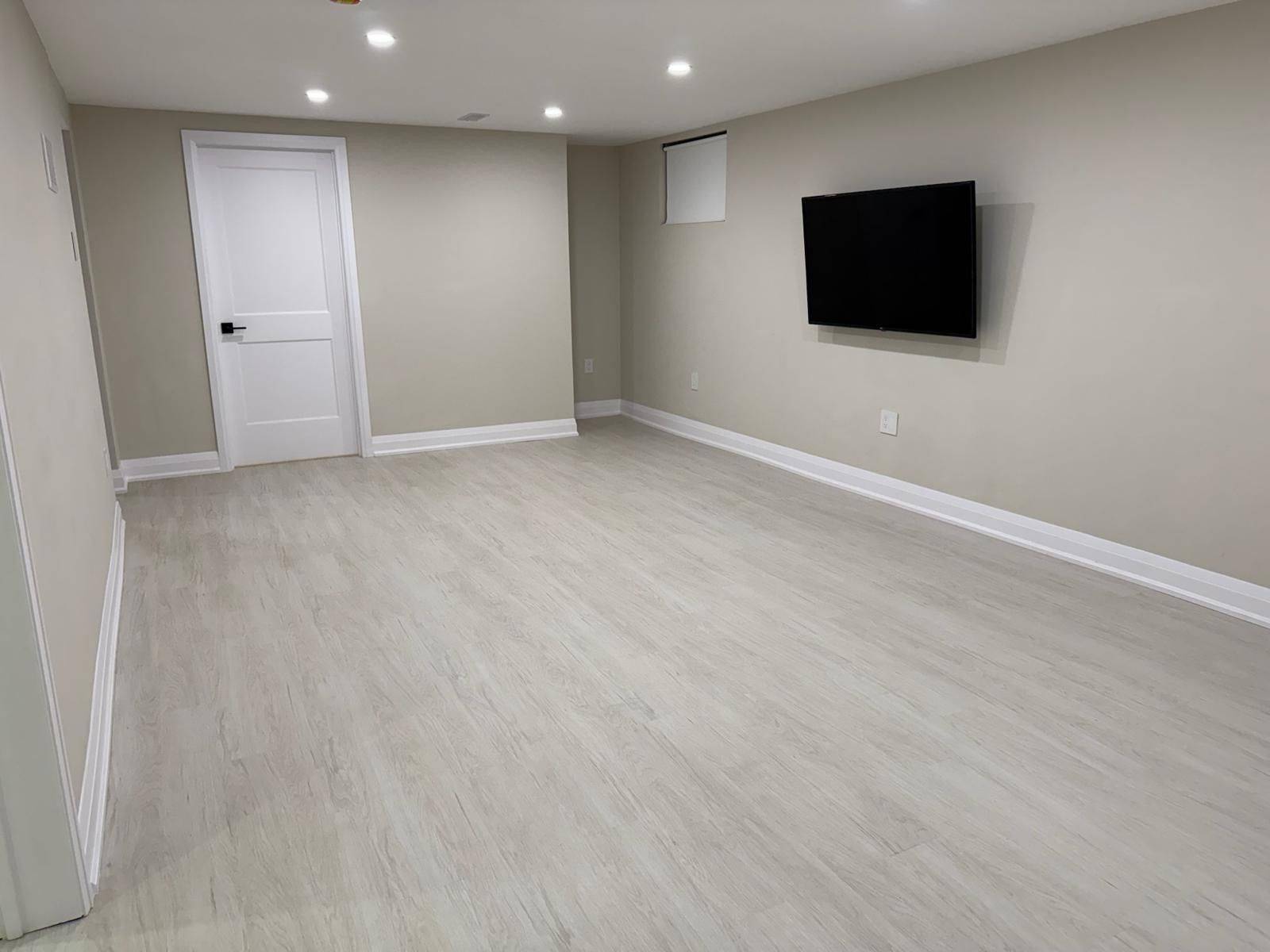 Oshawa, ON L1G 2X2,357 Rossland RD S #Lower