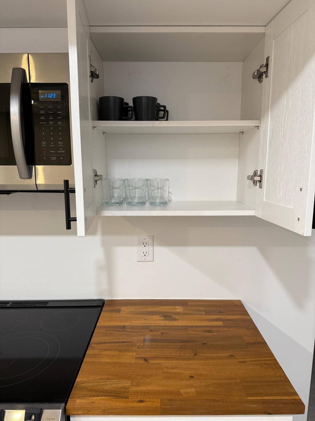 Oshawa, ON L1G 2X2,357 Rossland RD S #Lower