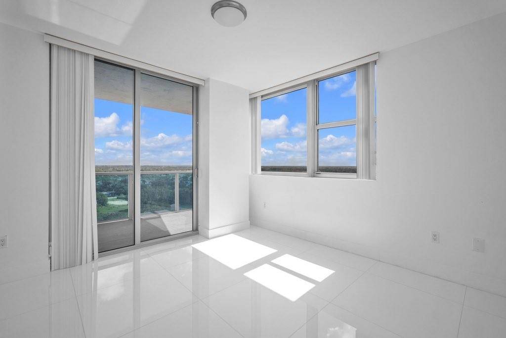 Sunrise, FL 33323,2641 N Flamingo Rd #1608N