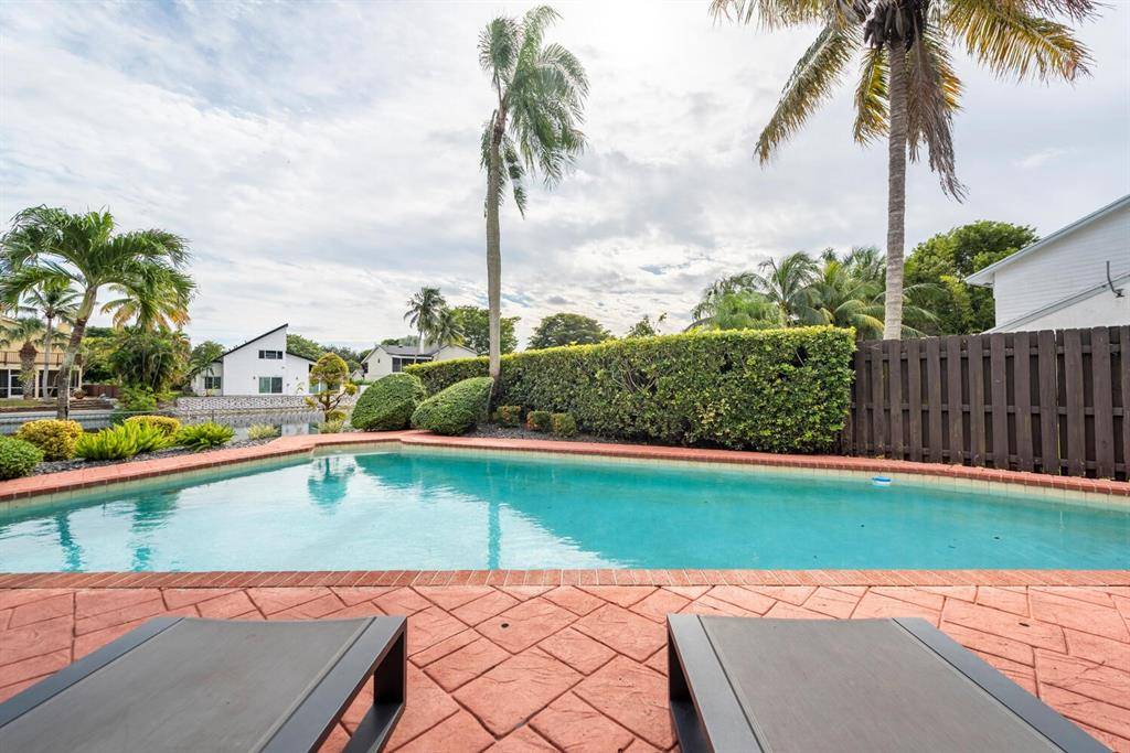 Plantation, FL 33324,610 SW 101st Ave