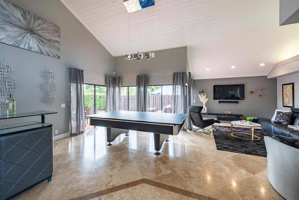 Plantation, FL 33324,610 SW 101st Ave