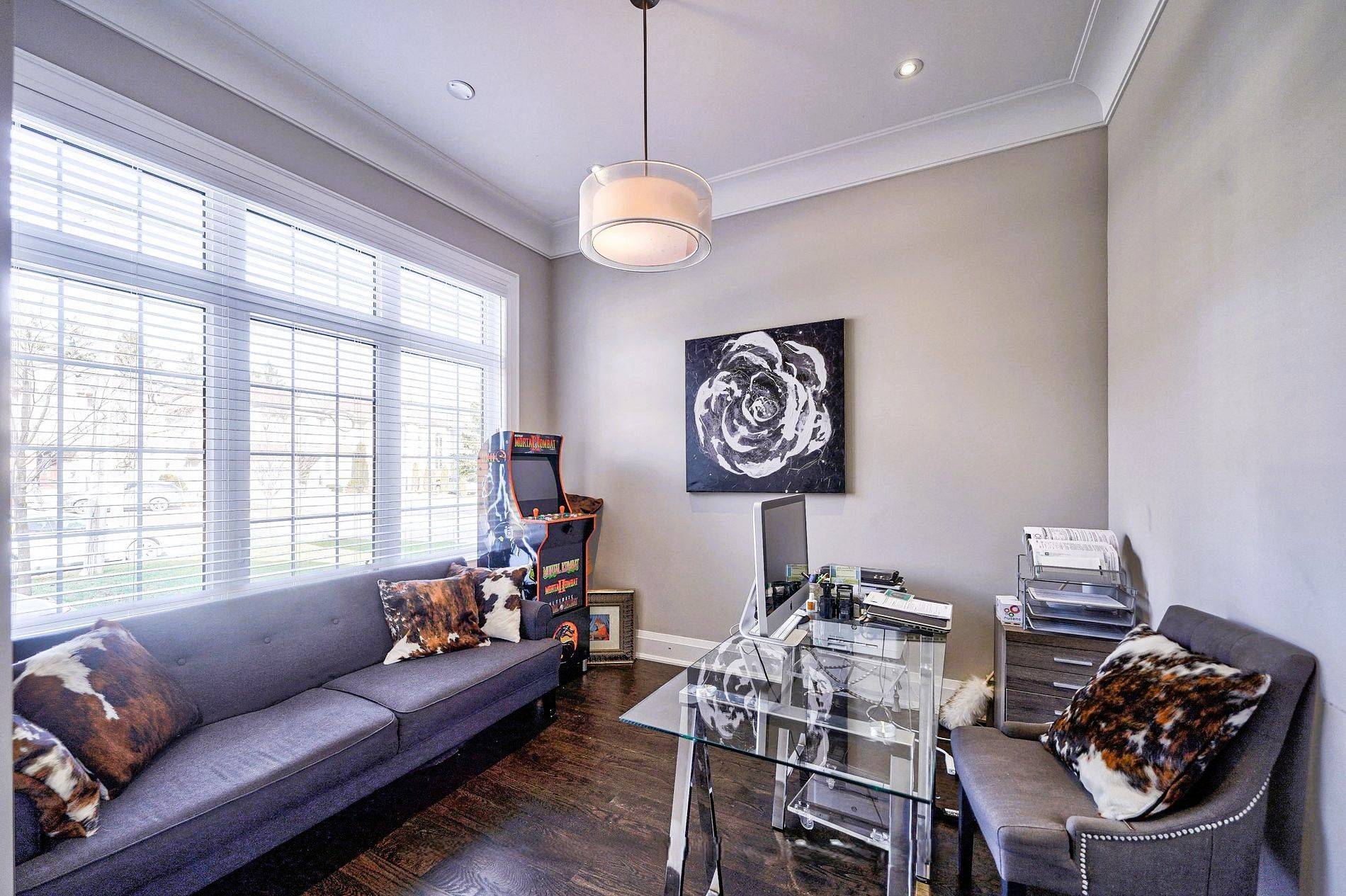 Vaughan, ON L4J 3N3,267 King High DR