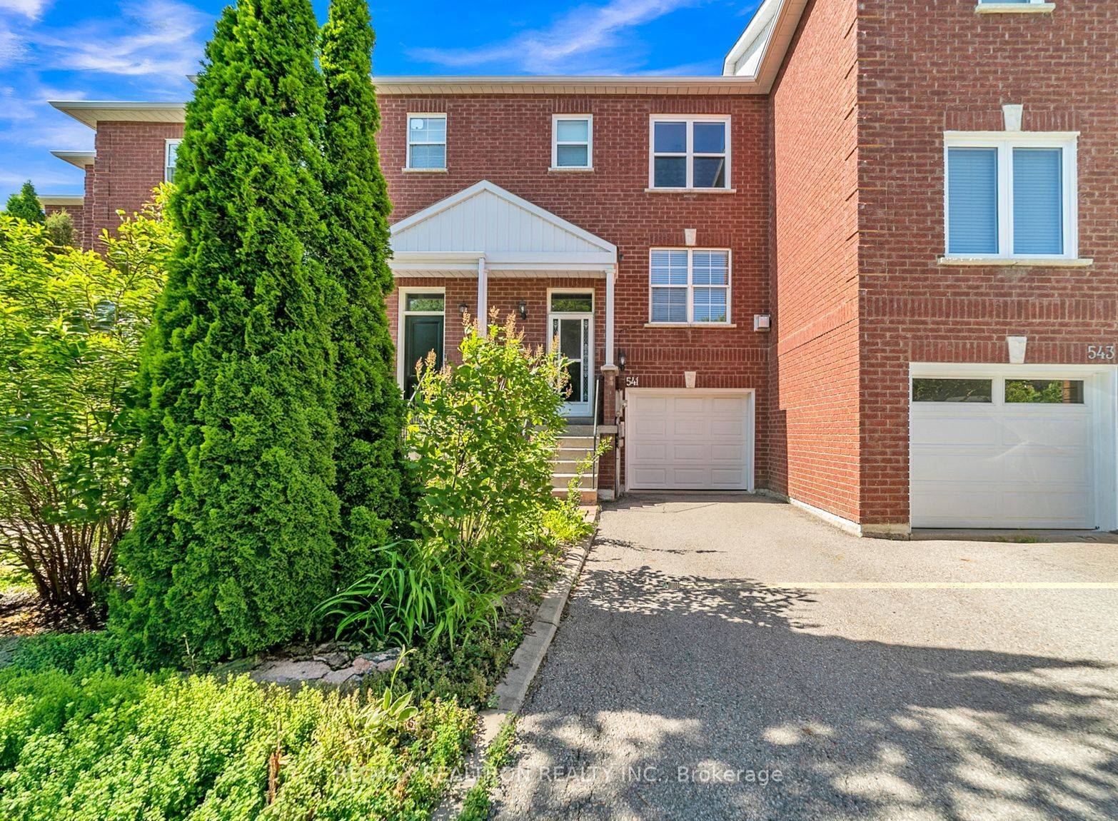Newmarket, ON L3Y 8R5,541 Bondi AVE