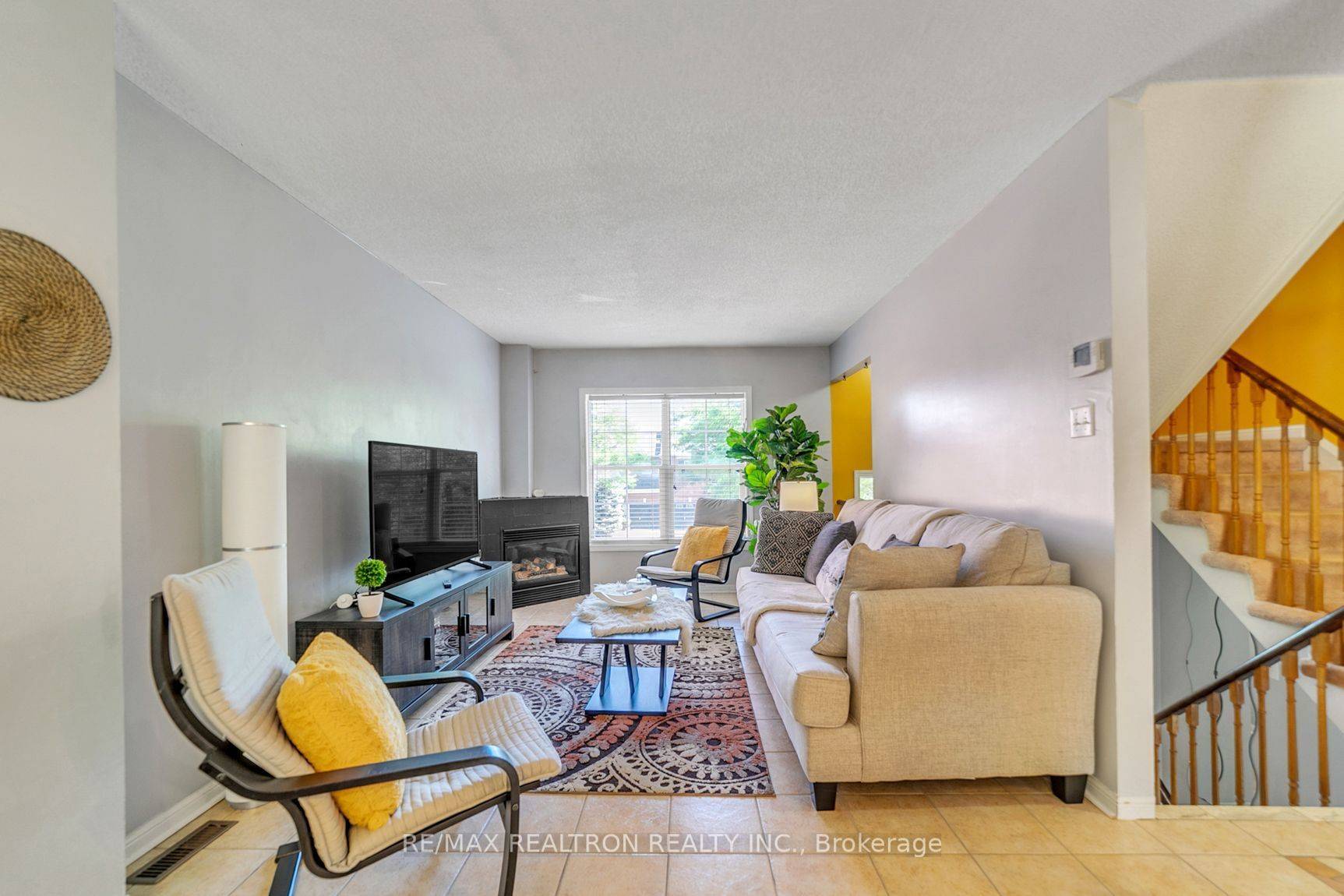 Newmarket, ON L3Y 8R5,541 Bondi AVE