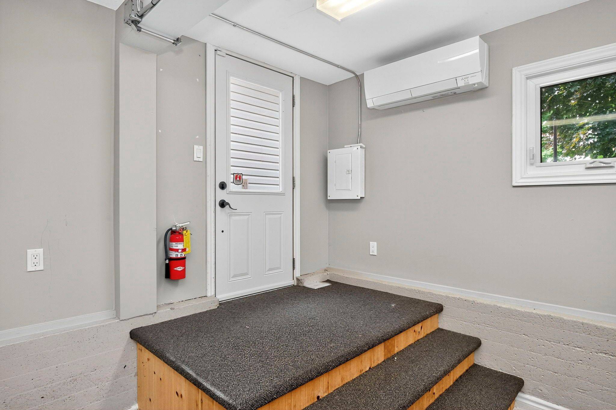 Midland, ON L4R 1W4,600 Hugel AVE #3