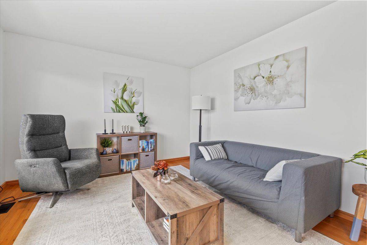 Hanover, ON N4N 2E4,158 6th AVE