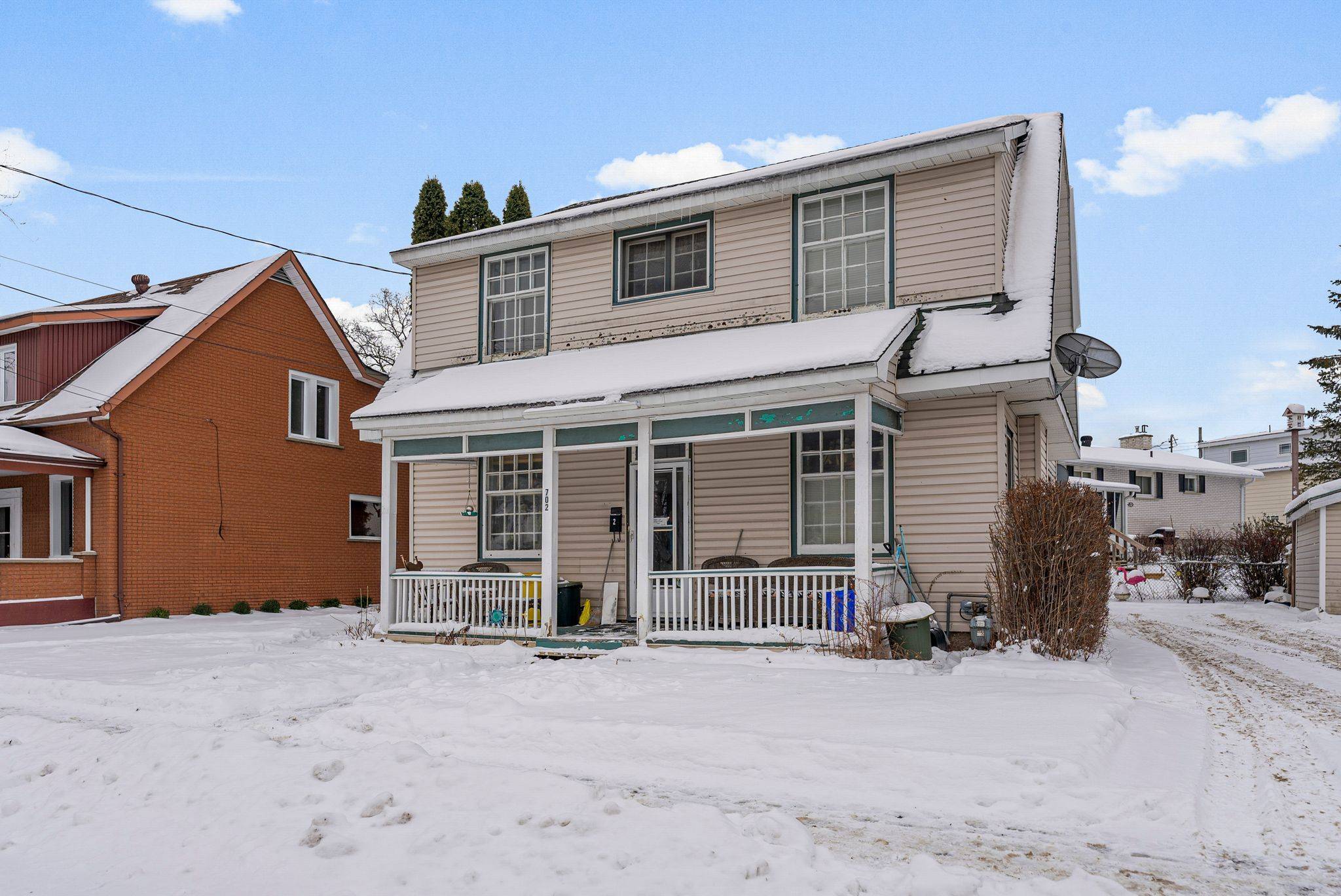 Pembroke, ON K8A 6J5,702 FRONT ST