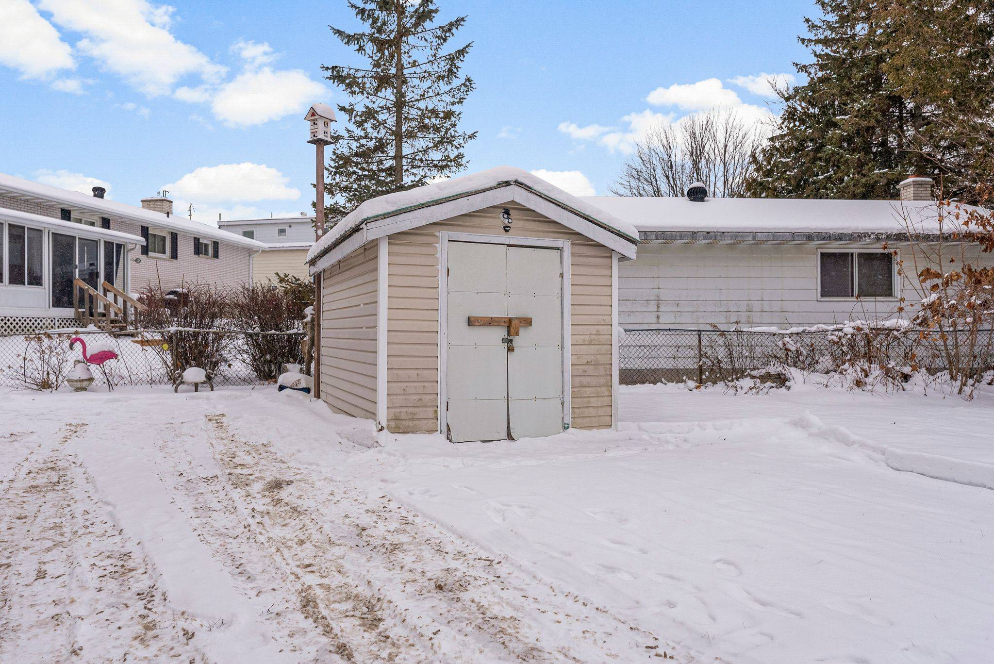 Pembroke, ON K8A 6J5,702 FRONT ST