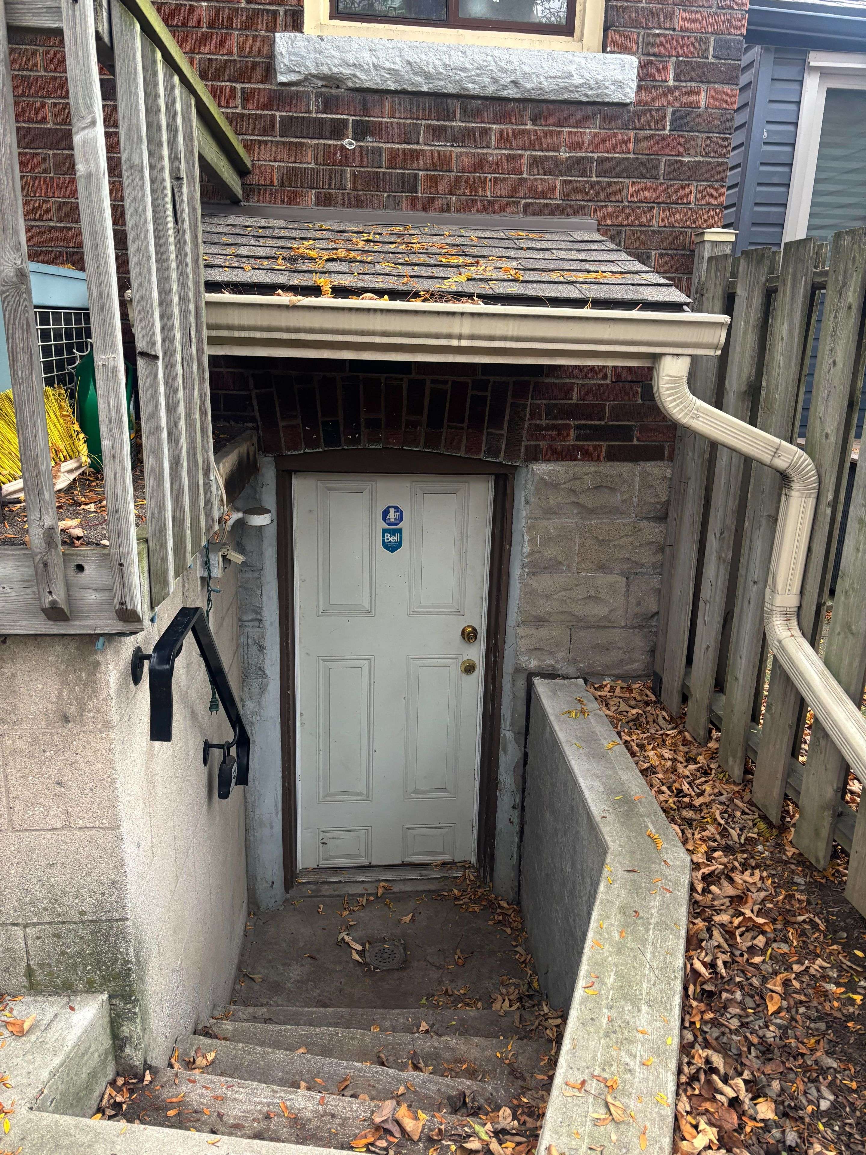 Hamilton, ON L8R 2R2,226 Bay ST