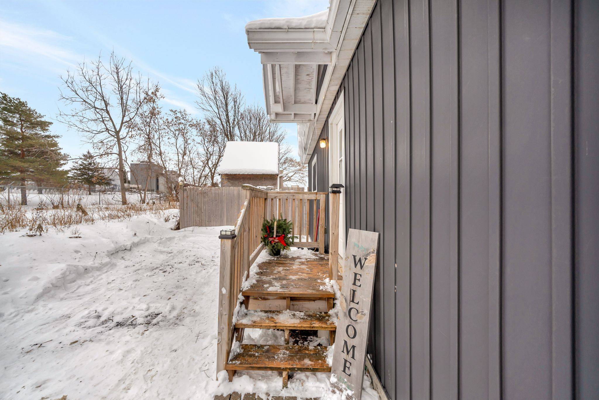 Belleville, ON K8N 2T9,267 STATION ST