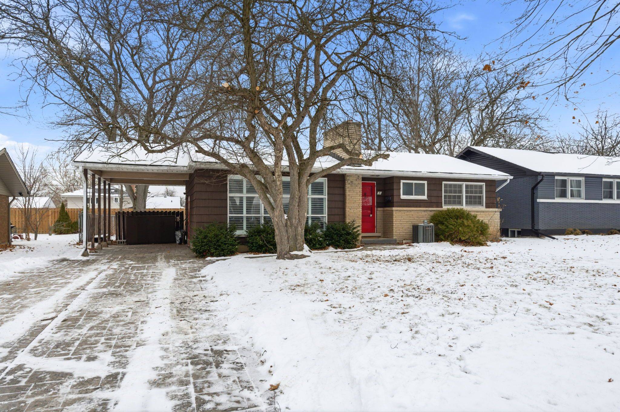 St. Catharines, ON L2T 2C2,5 Swan DR