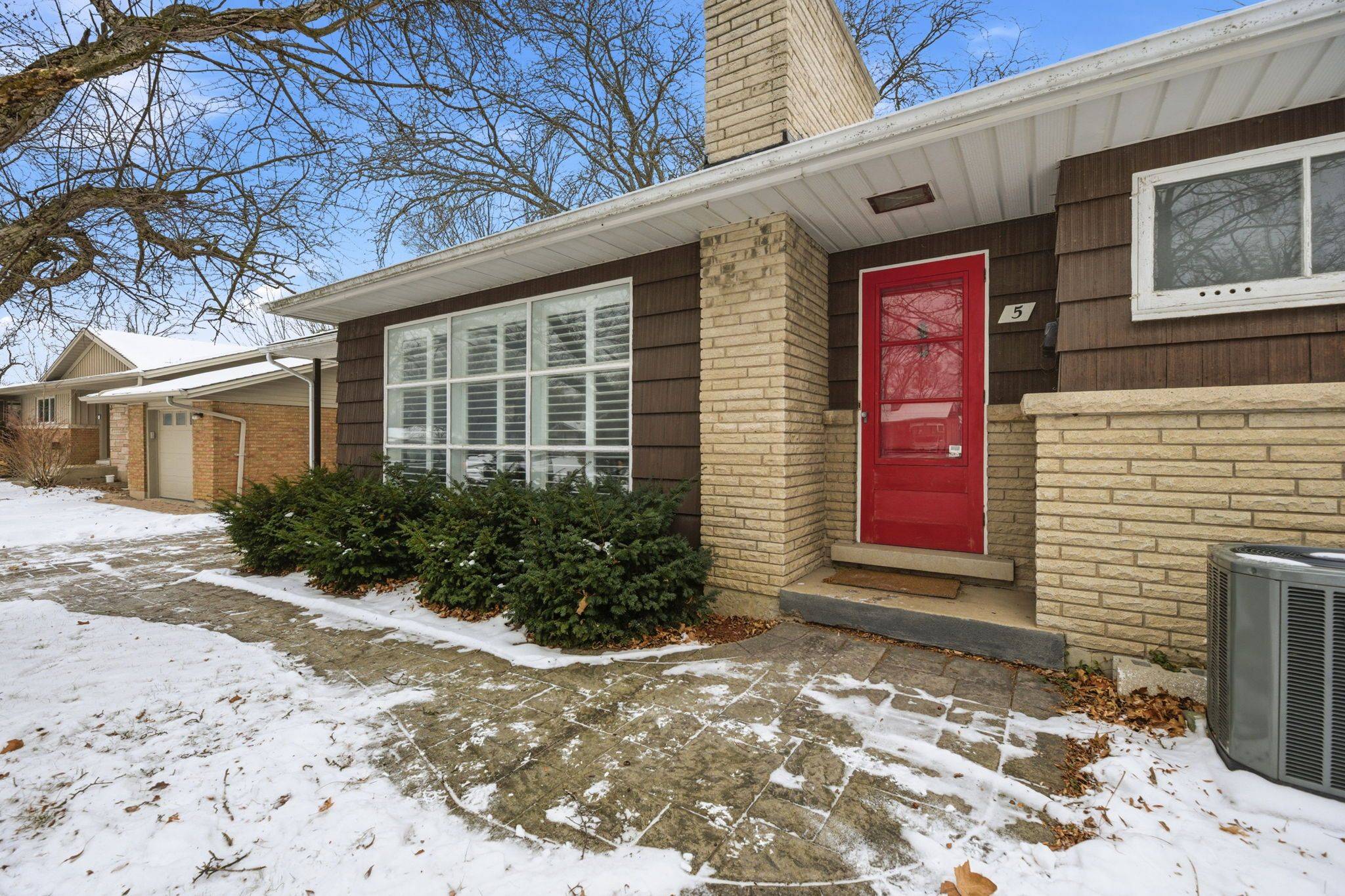 St. Catharines, ON L2T 2C2,5 Swan DR