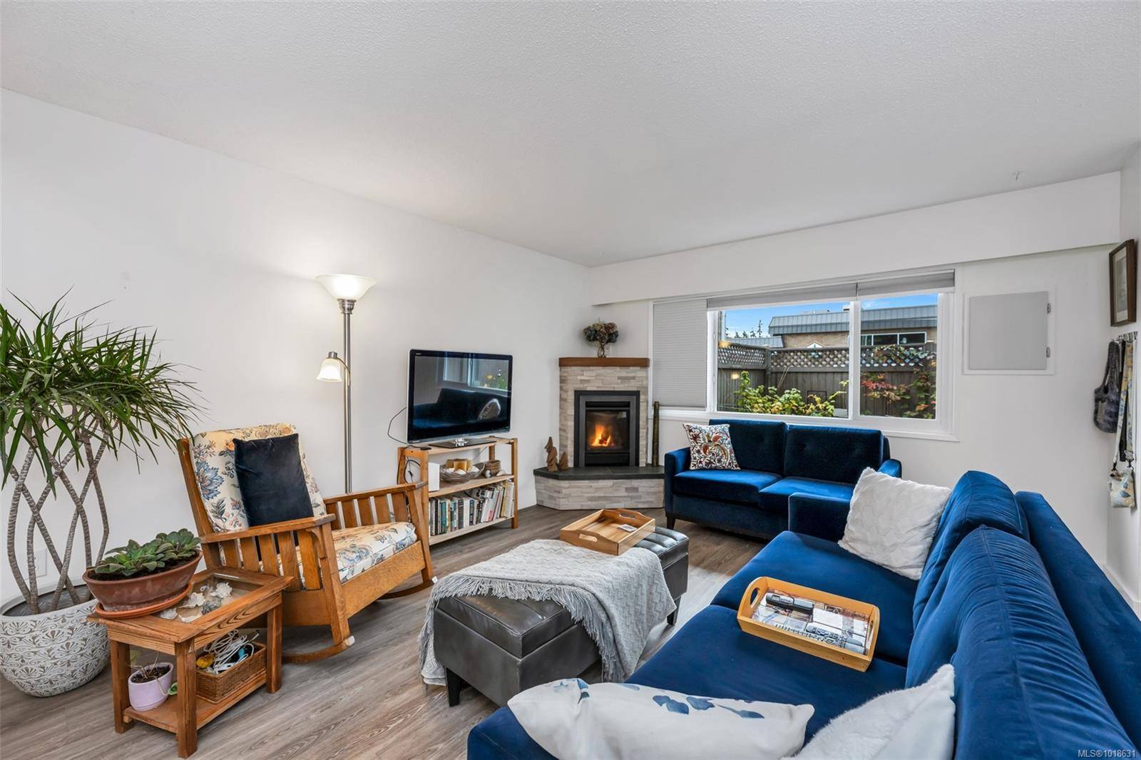 Colwood, BC V9B 2A5,618 Kelly Rd #a