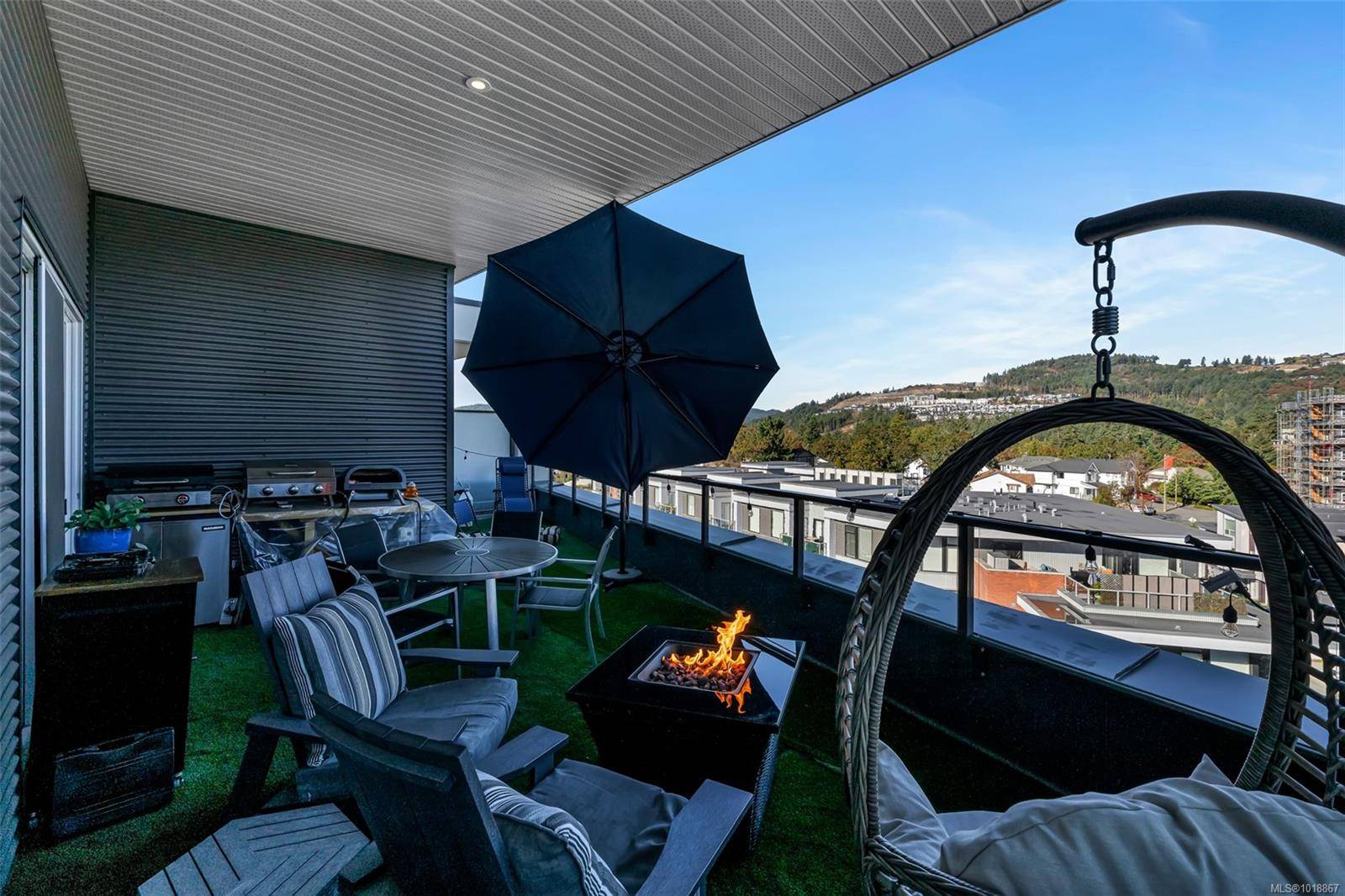 Langford, BC V9B 6W6,947 Whirlaway Cres #608