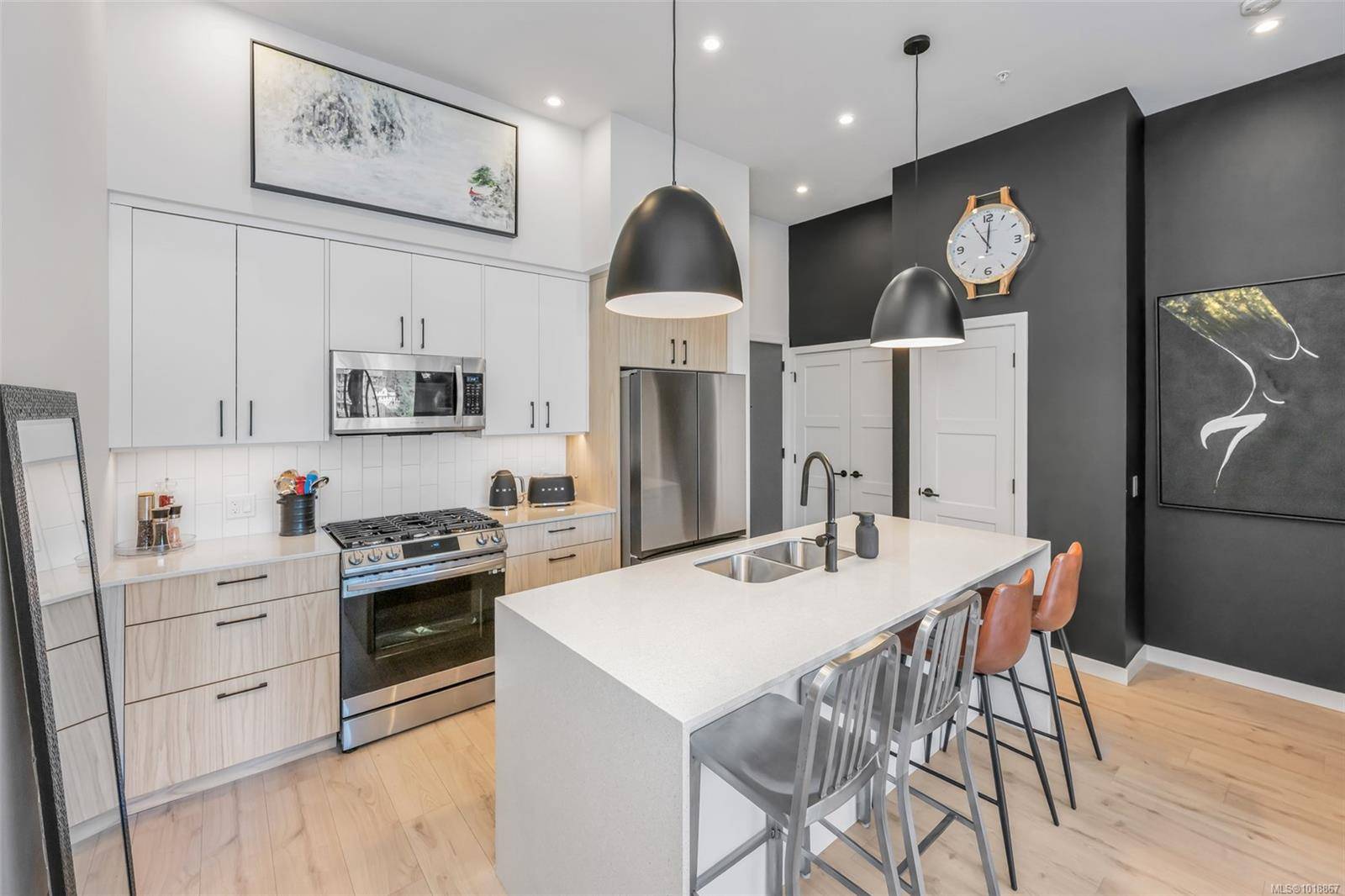 Langford, BC V9B 6W6,947 Whirlaway Cres #608