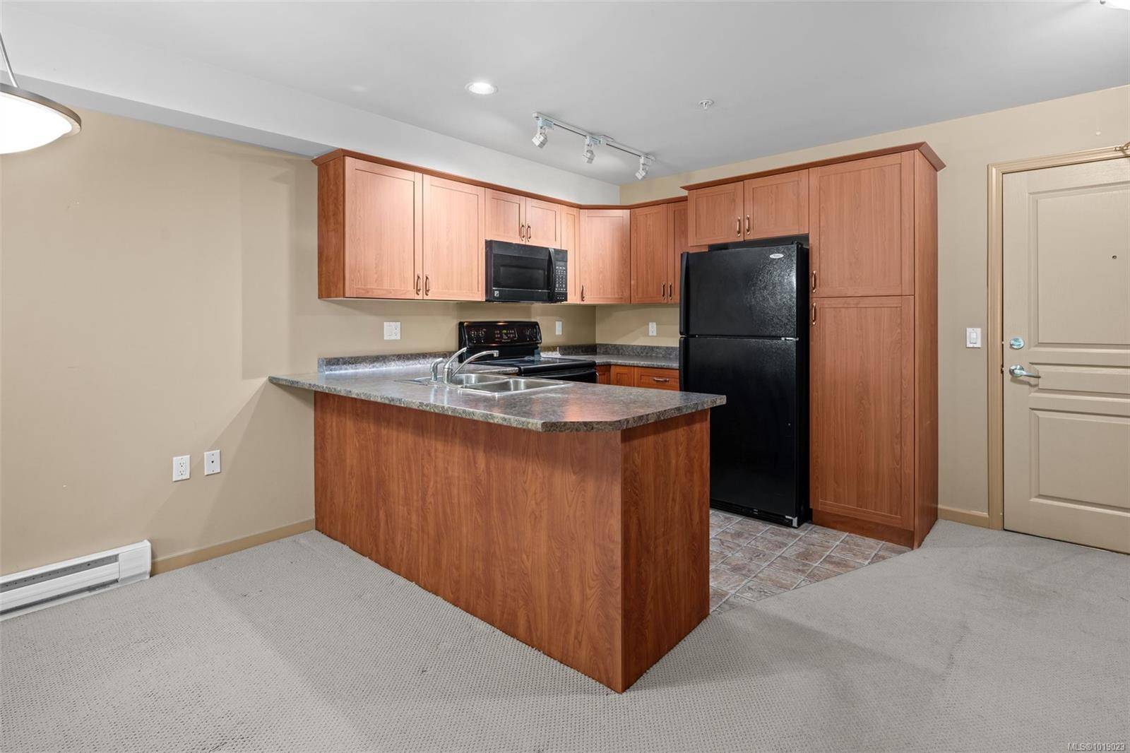 Langford, BC V9B 0G2,655 Goldstream Ave #102