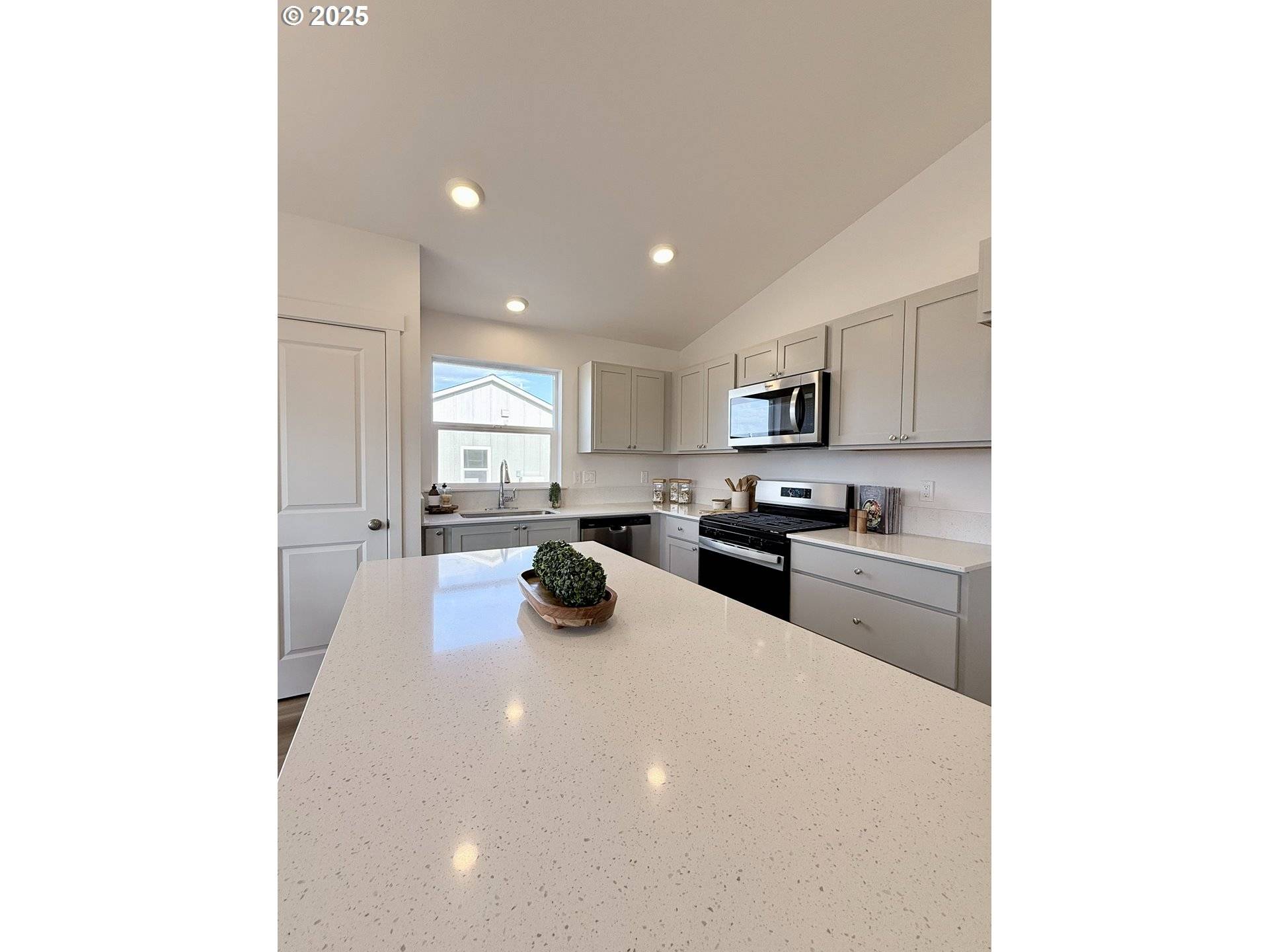 Boardman, OR 97818,148 SW EAGLE DR