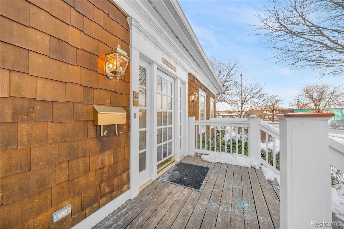 Clawson, MI 48017,907 W 14 Mile RD