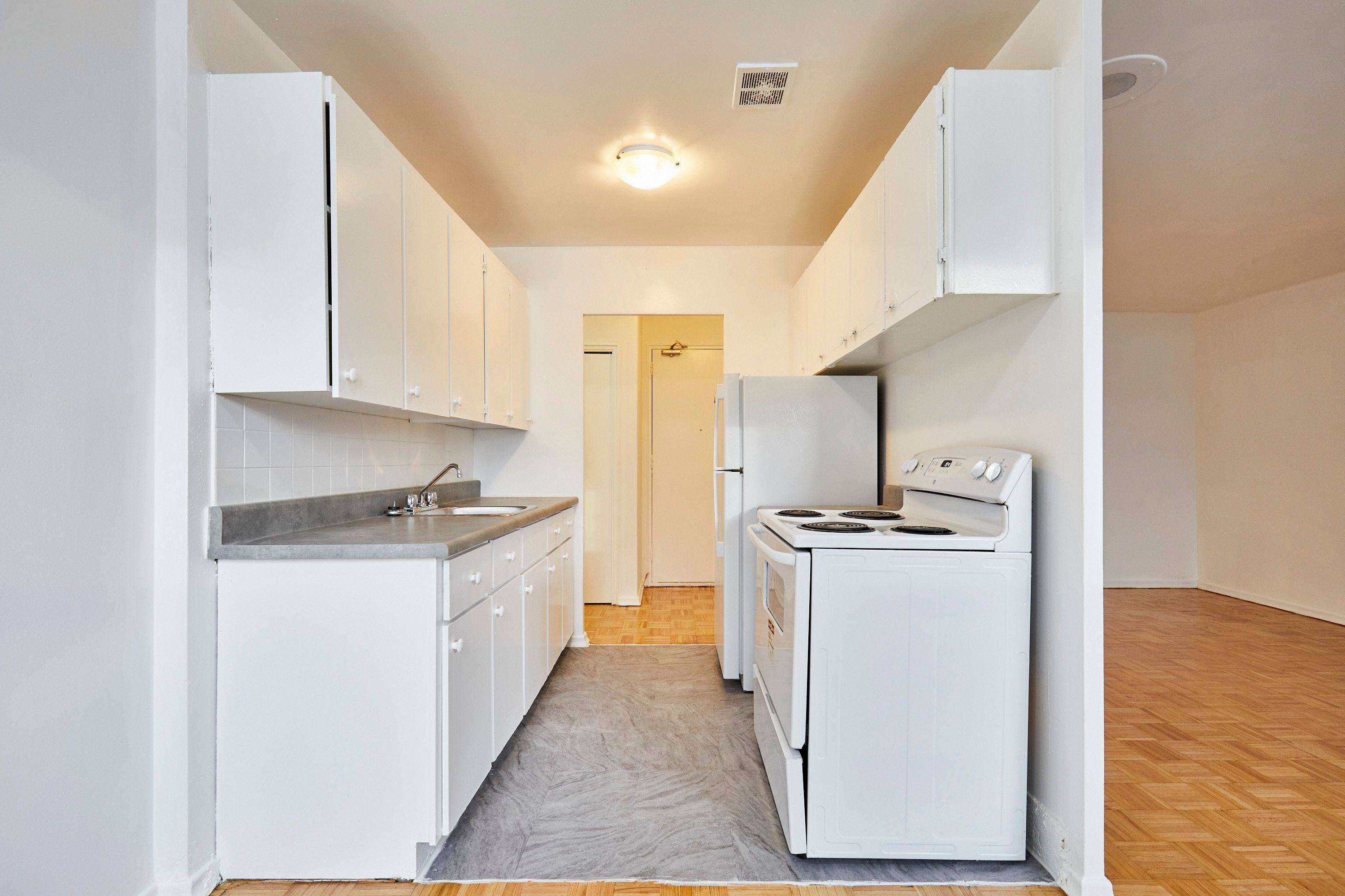 Toronto E04, ON M1R 2X8,1765 Lawrence AVE E #207