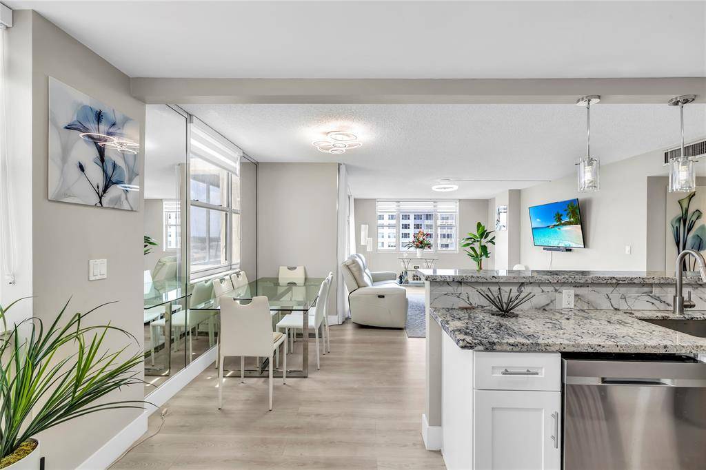 Hollywood, FL 33021,4330 hillcrest dr #810