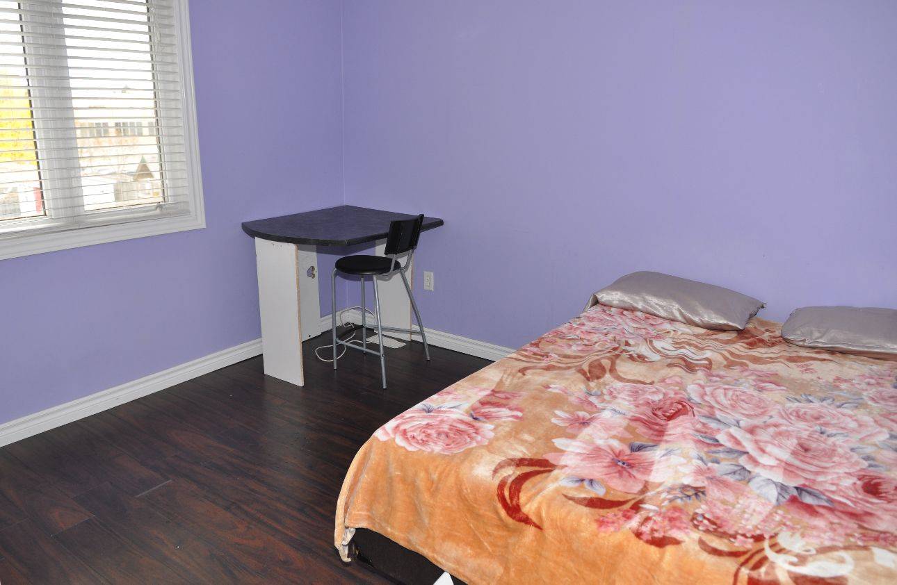 Georgina, ON L4P 4H6,52 Arlington DR