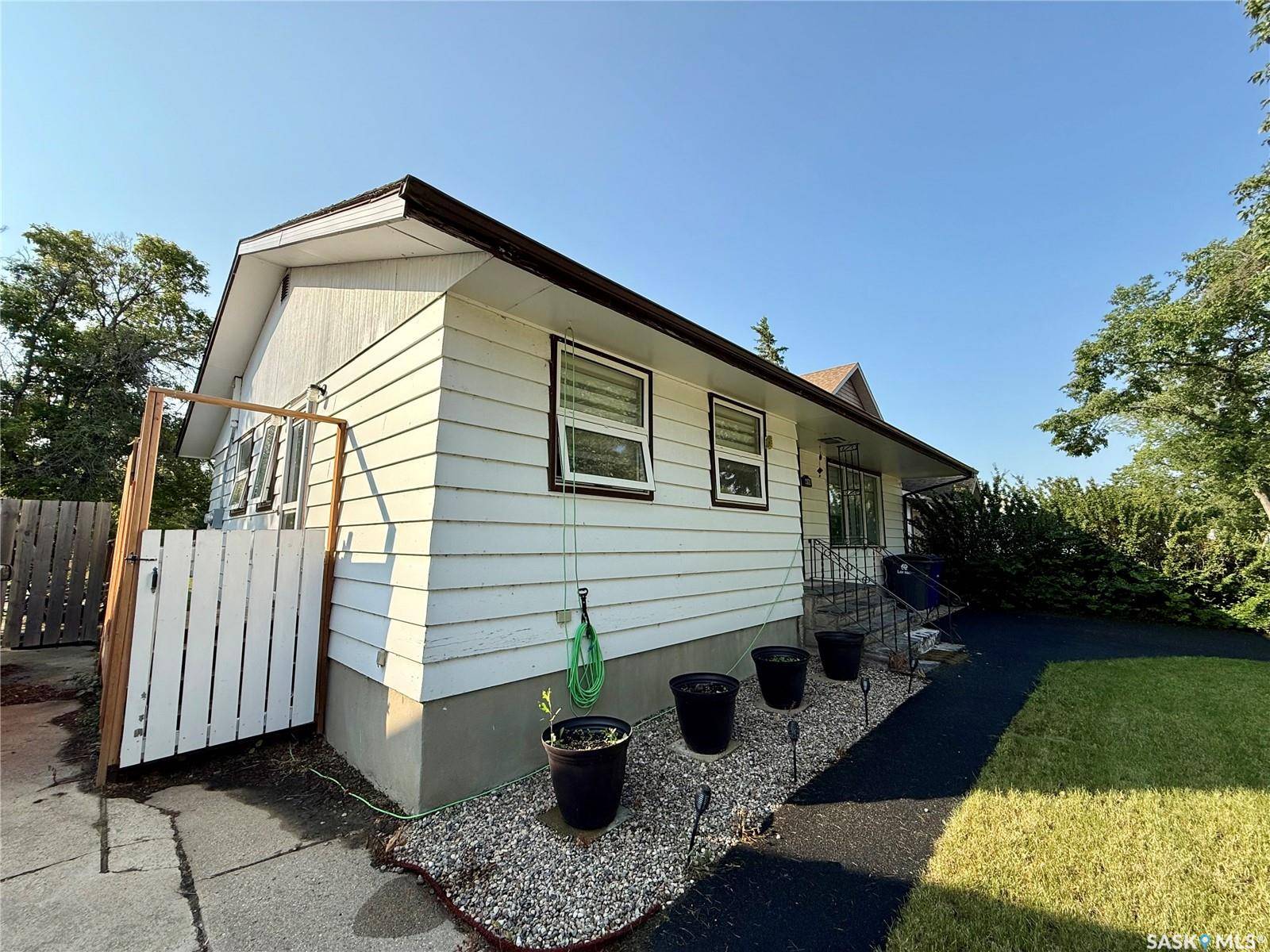 Kindersley, SK S0L 1S0,411 4th AVENUE W