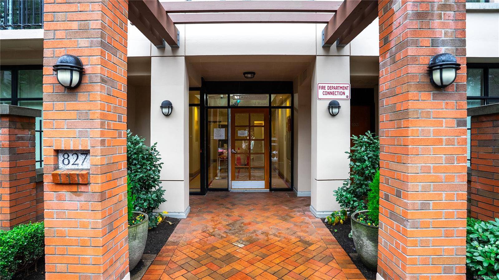 Victoria, BC V8V 5B2,827 Fairfield Rd #409