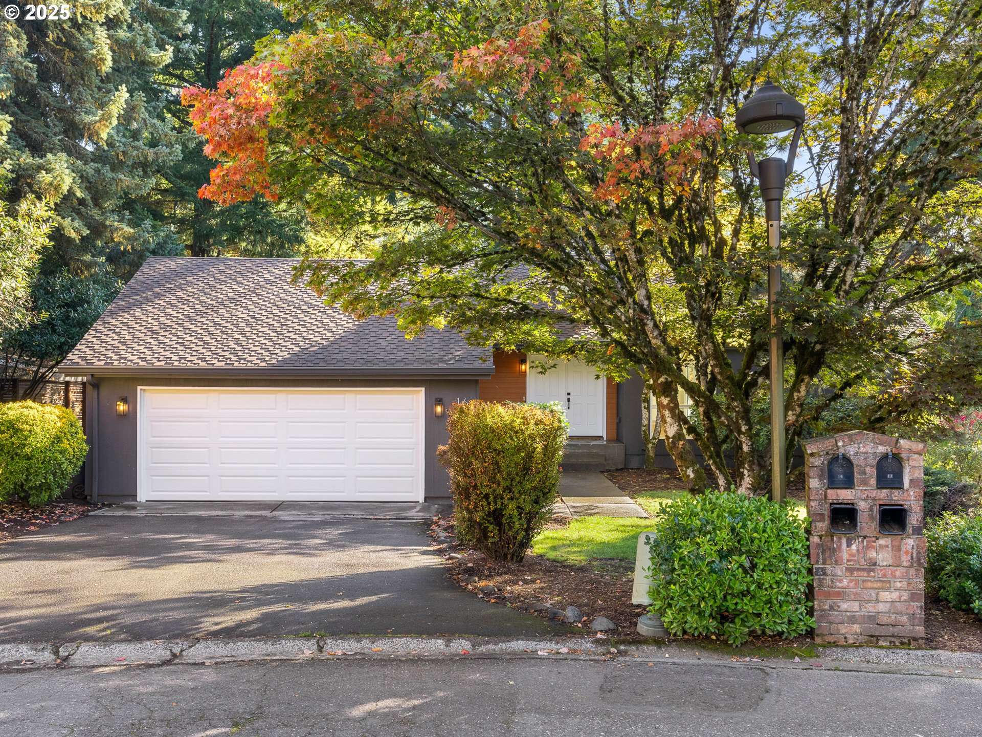 Lake Oswego, OR 97035,16 OTHELLO ST