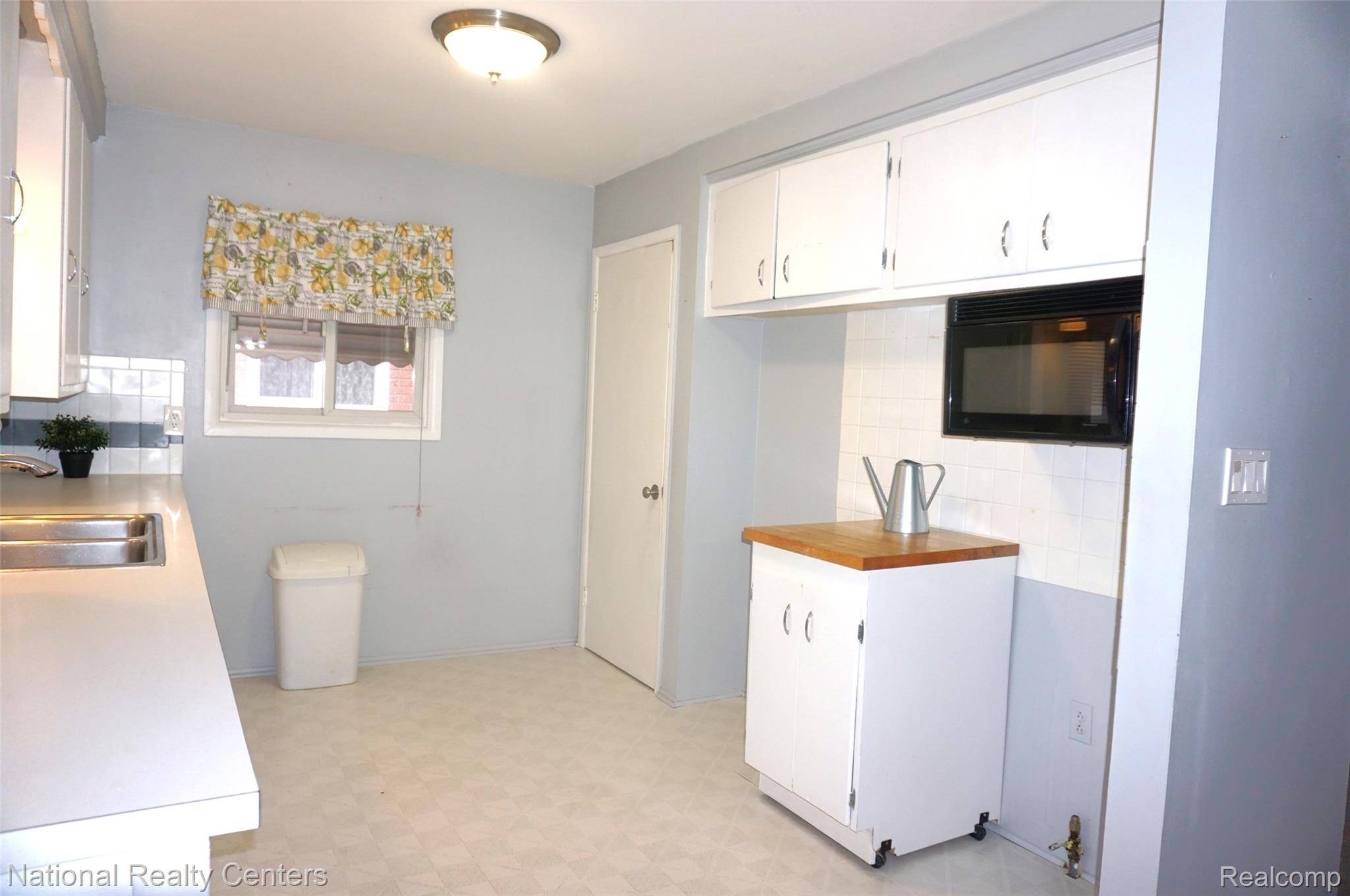 Westland, MI 48186,32547 Avondale ST