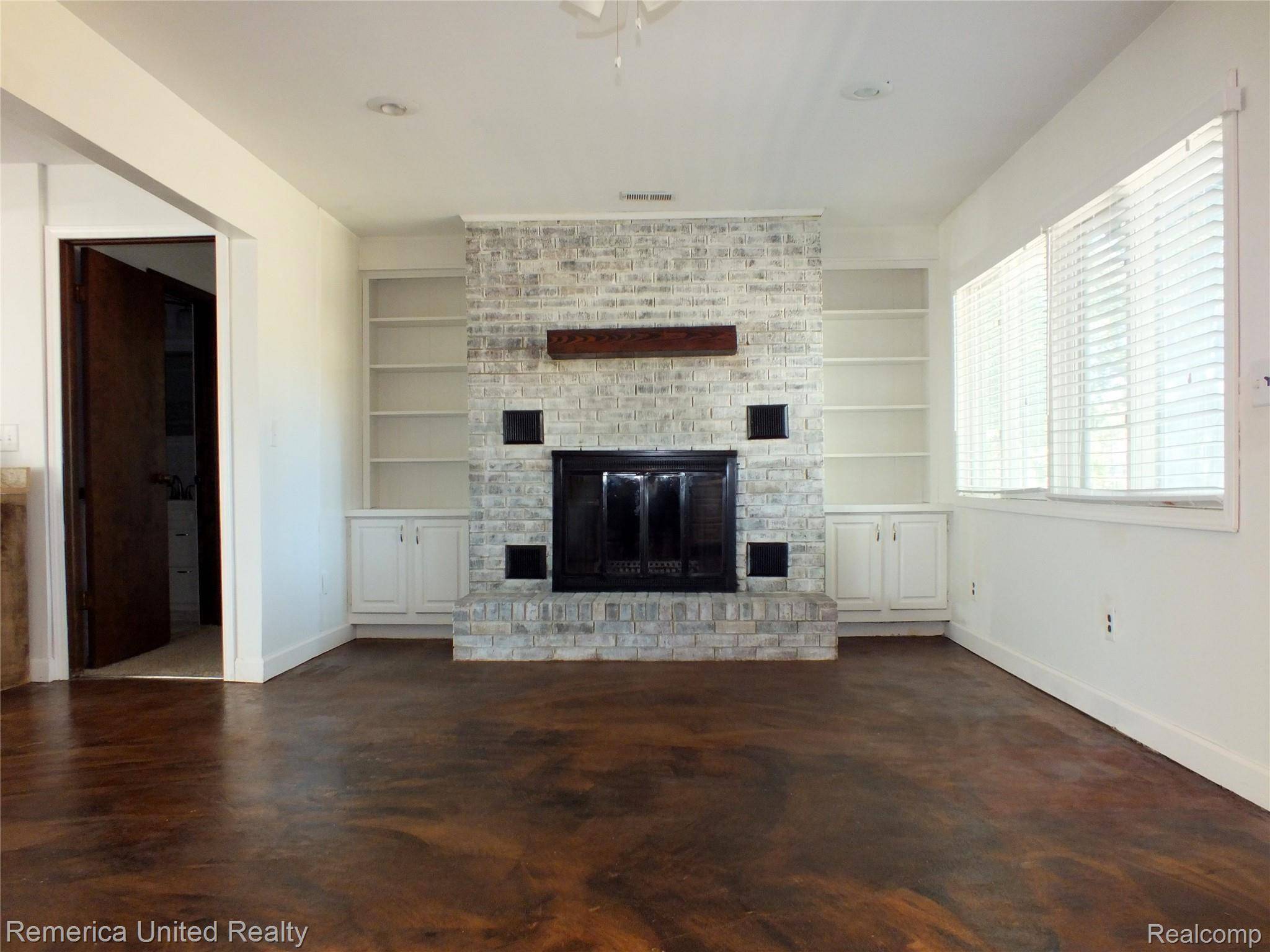 Farmington, MI 48335,23861 LONGACRE ST