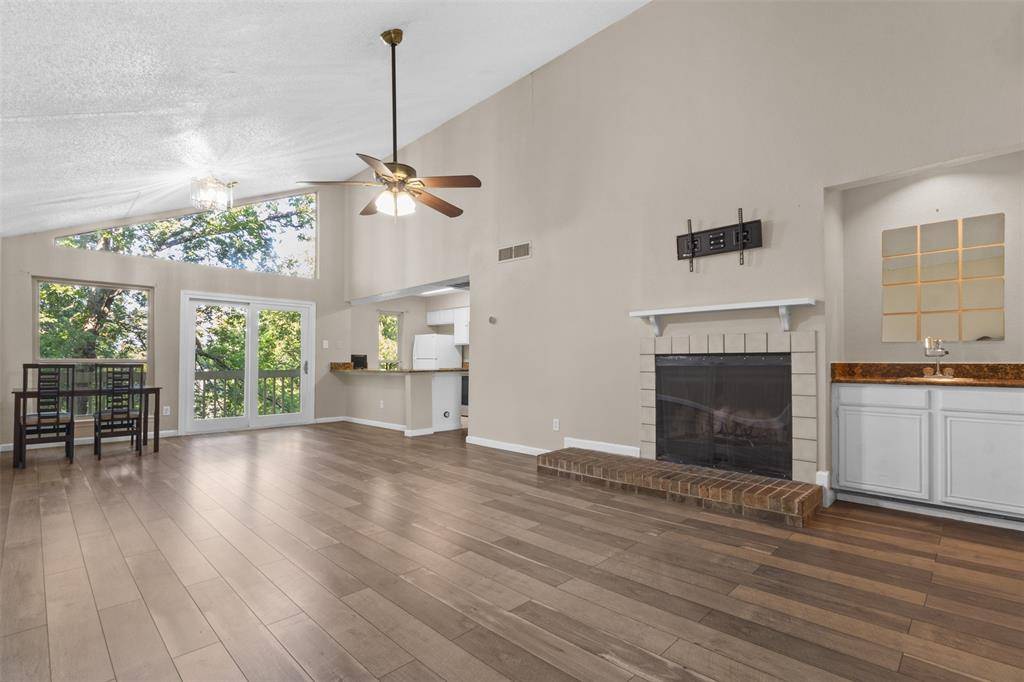 Dallas, TX 75231,7107 Holly Hill Drive #209