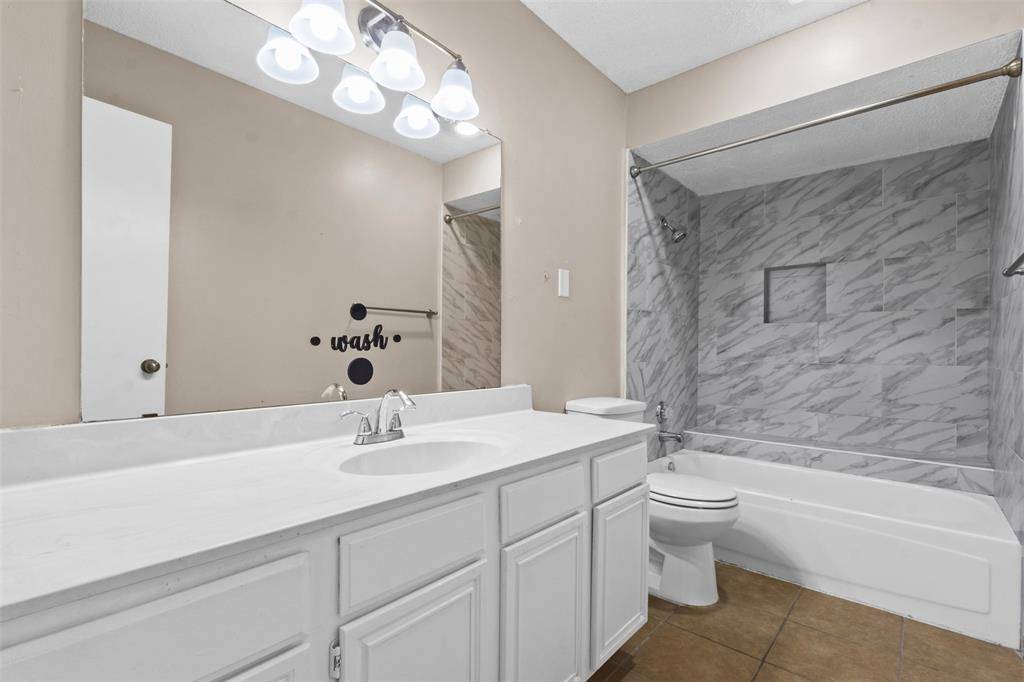 Dallas, TX 75231,7107 Holly Hill Drive #209